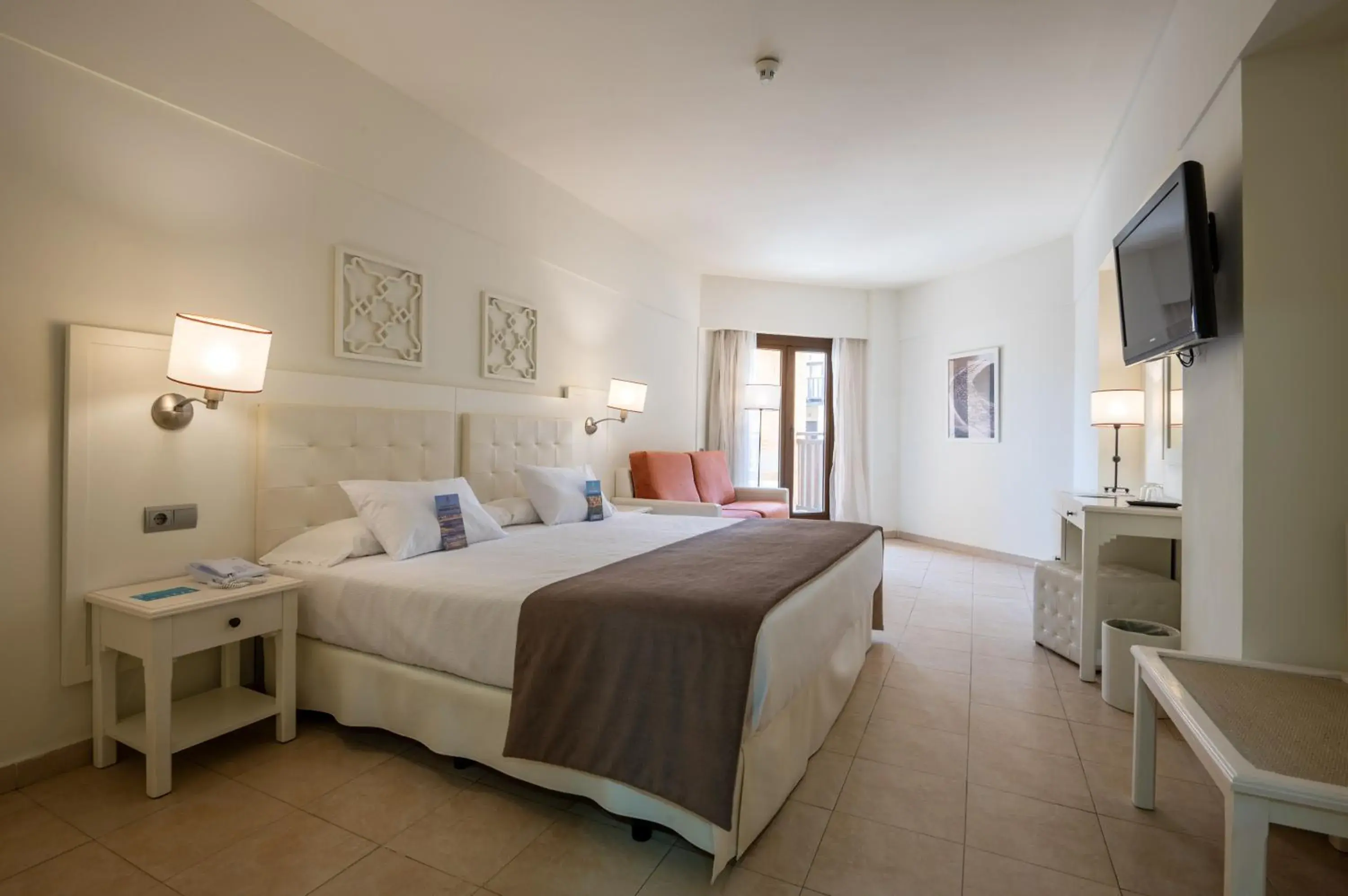 Bedroom, Bed in Vila Gale Isla Canela Bedroom, Bed in Vila Gale Isla Canela