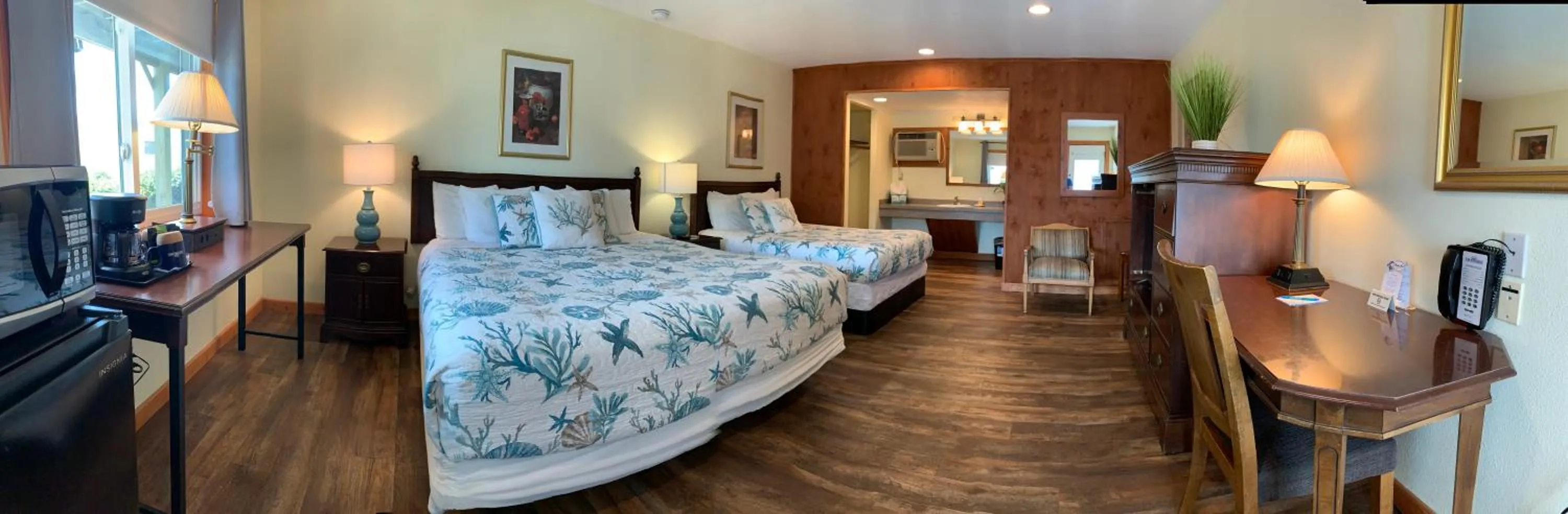 Bed in Cape Pines Motel