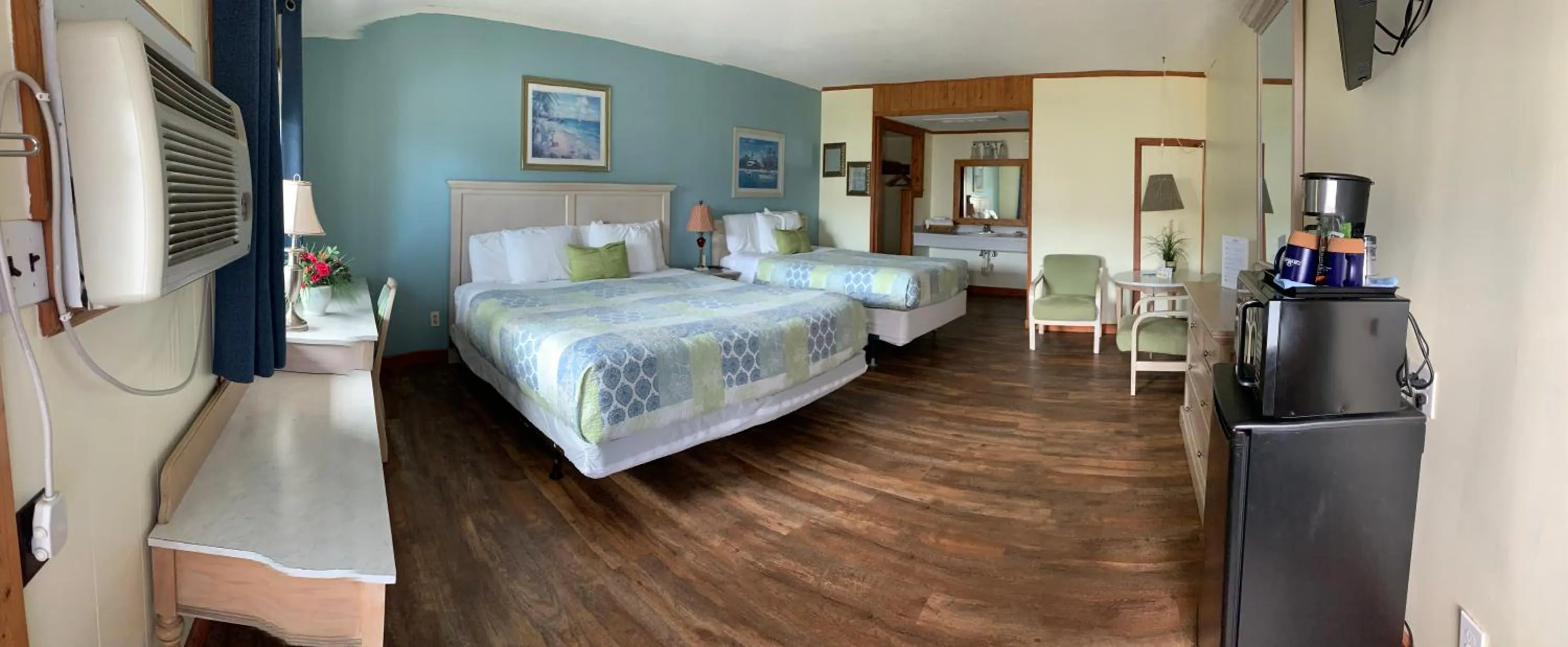 Photo of the whole room, Bed in Cape Pines Motel