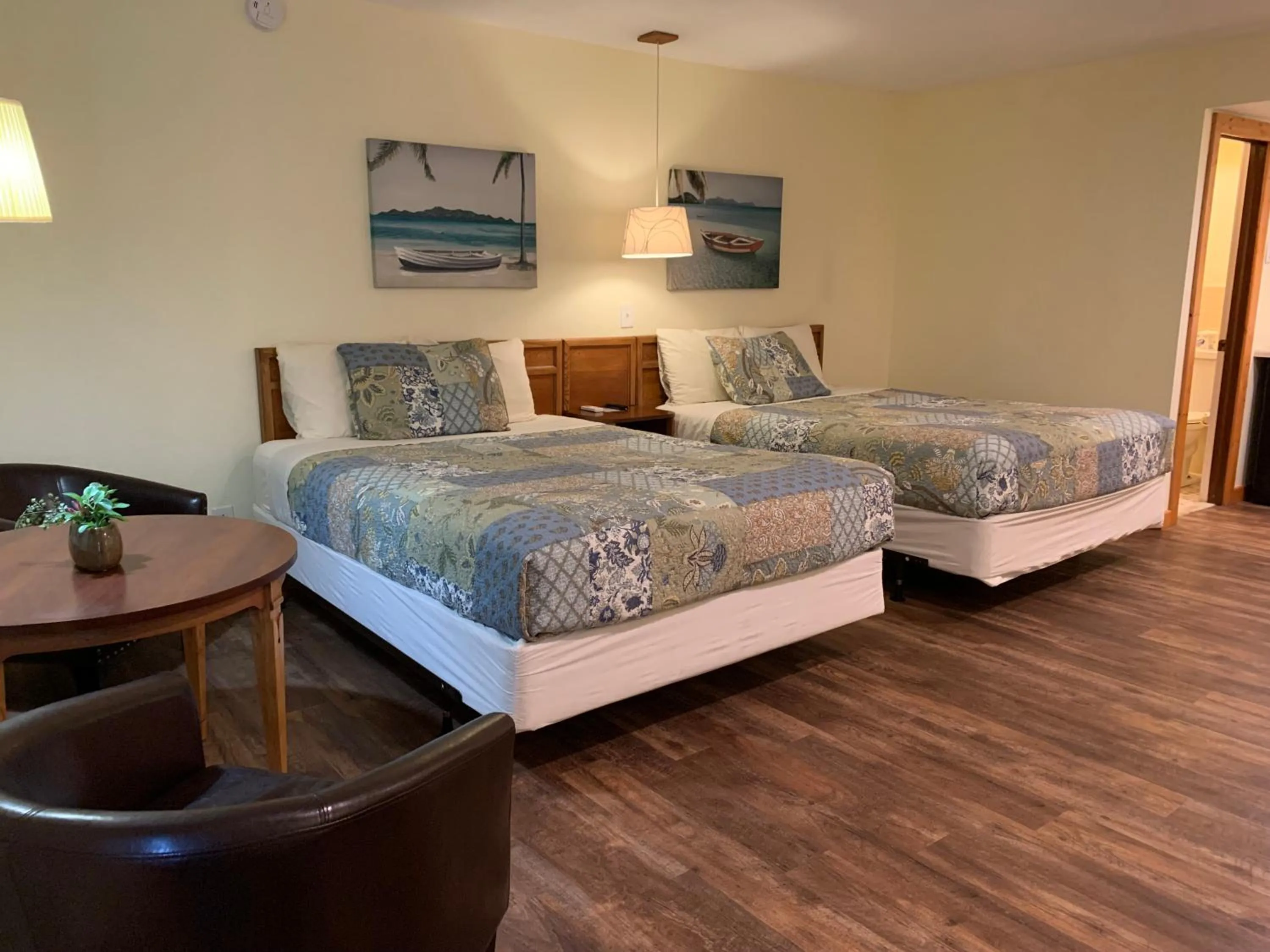 Photo of the whole room, Bed in Cape Pines Motel