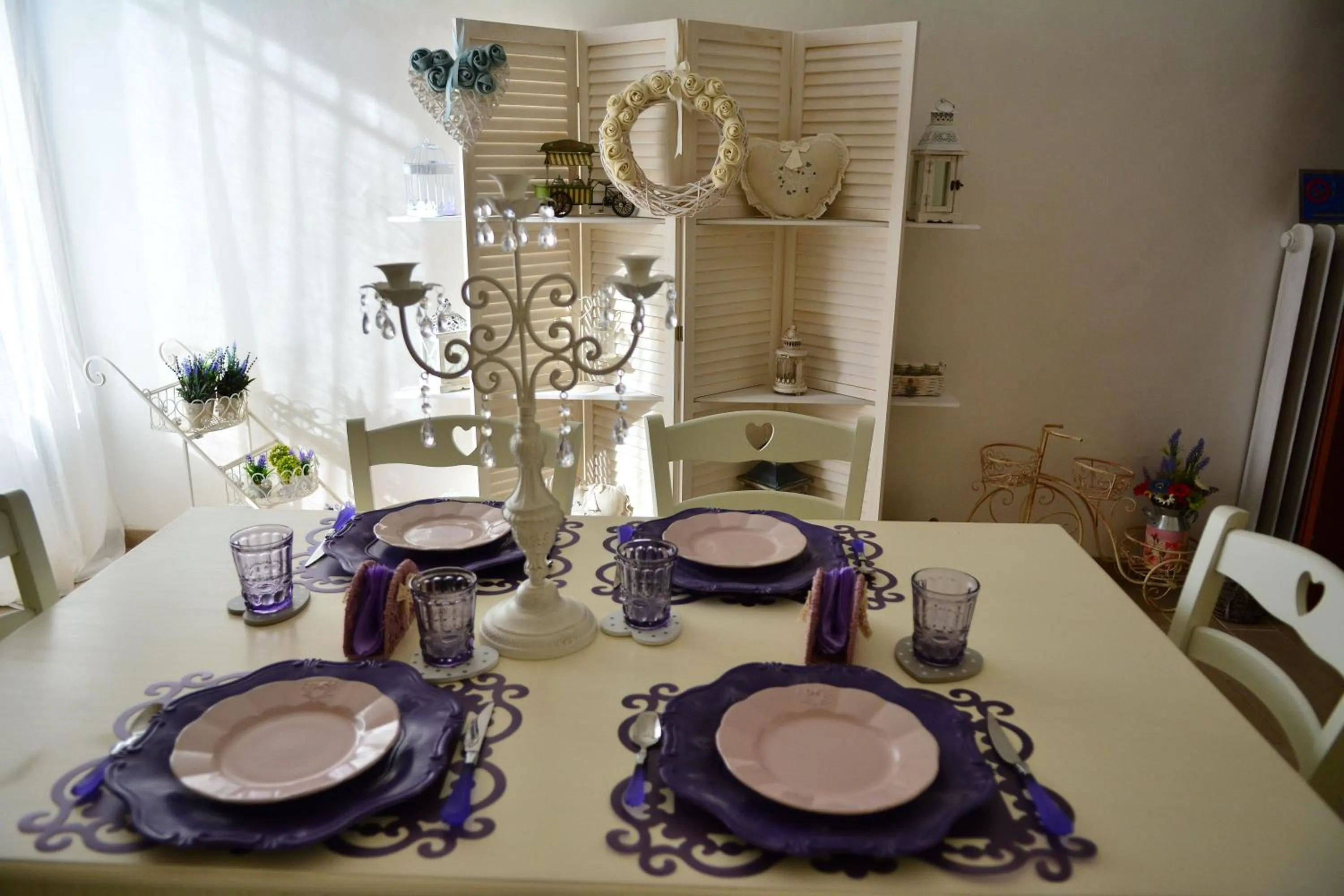 Communal lounge/ TV room in RomAntic Dreams