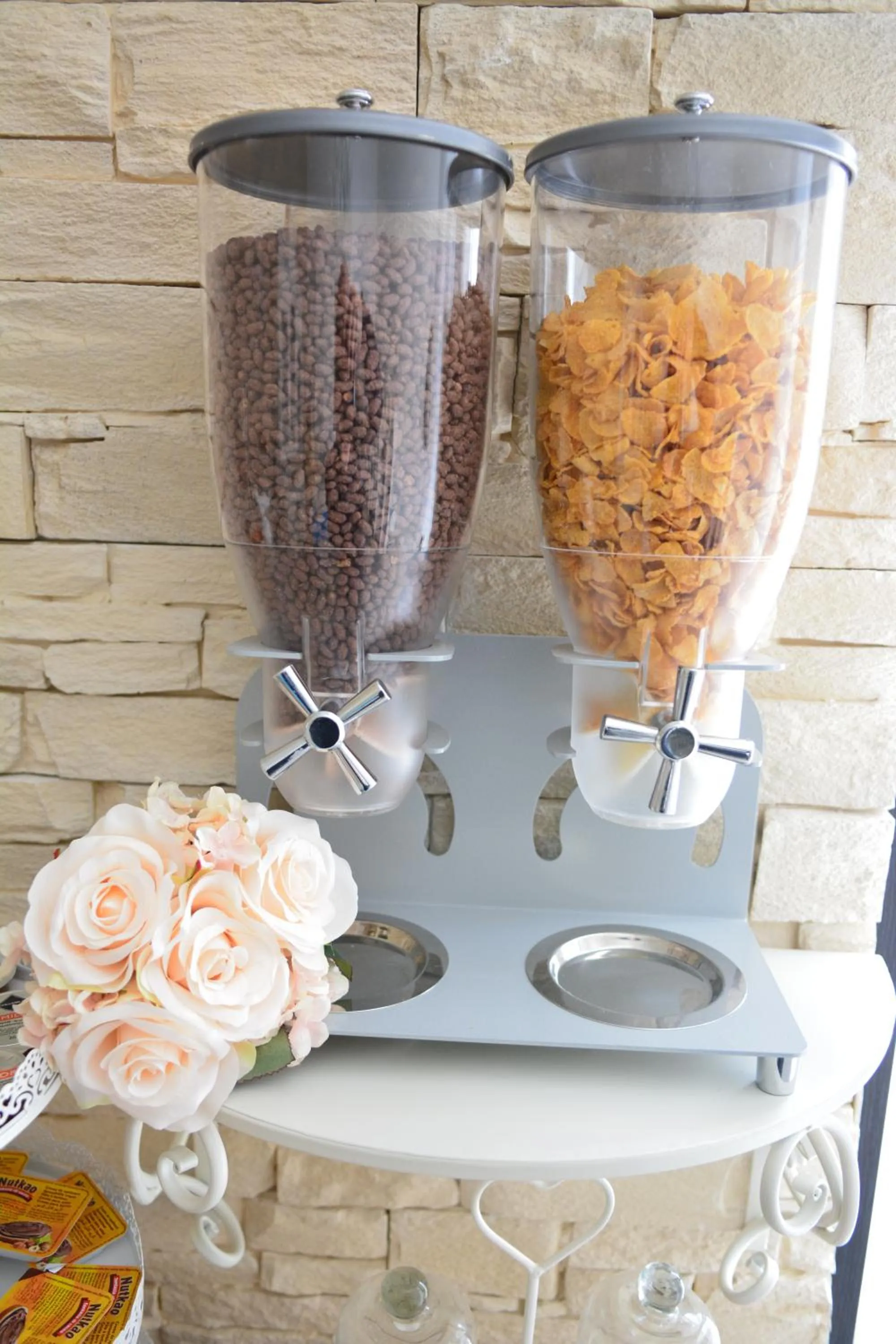 Food and drinks in RomAntic Dreams