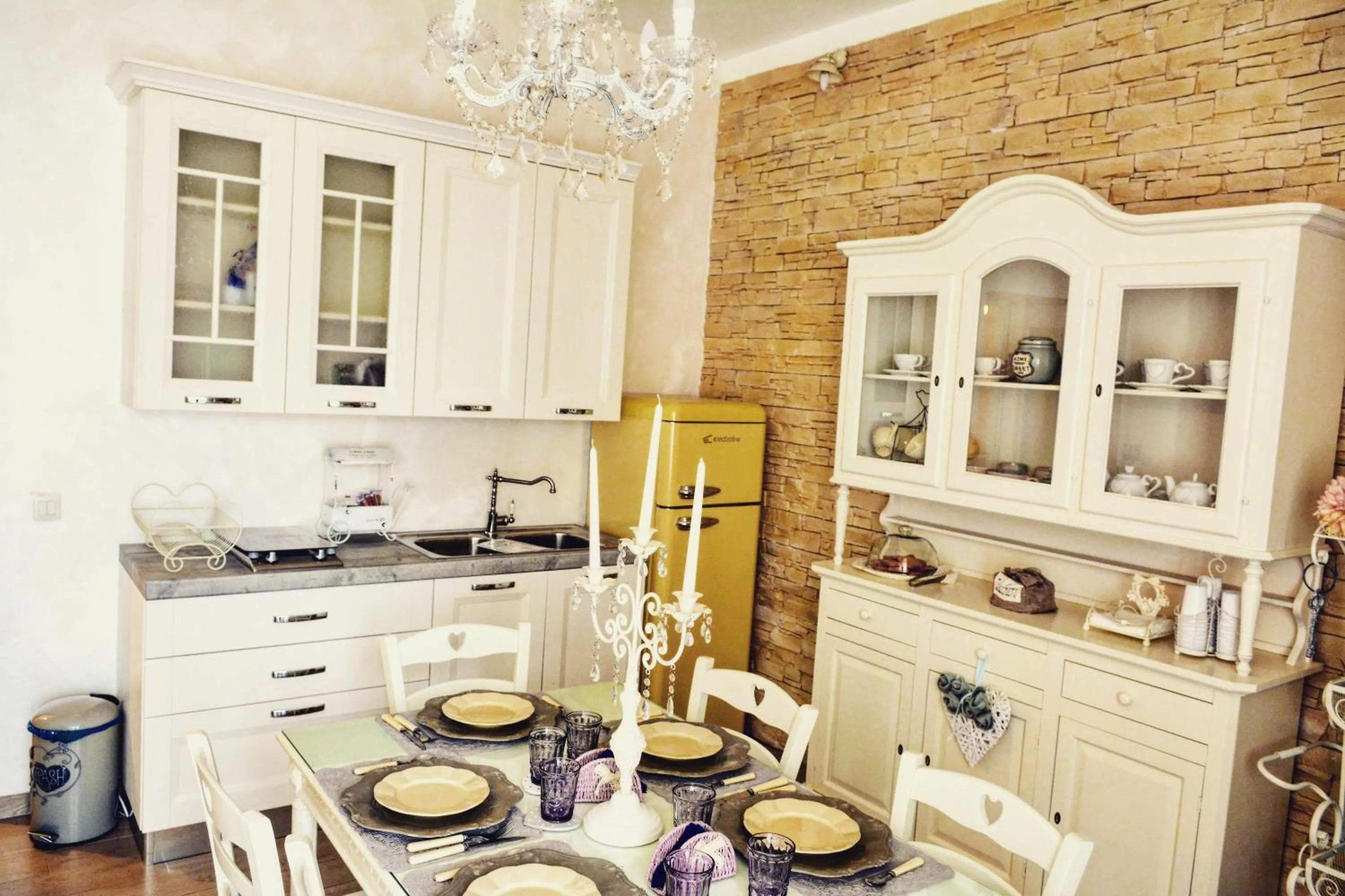 Communal lounge/ TV room in RomAntic Dreams