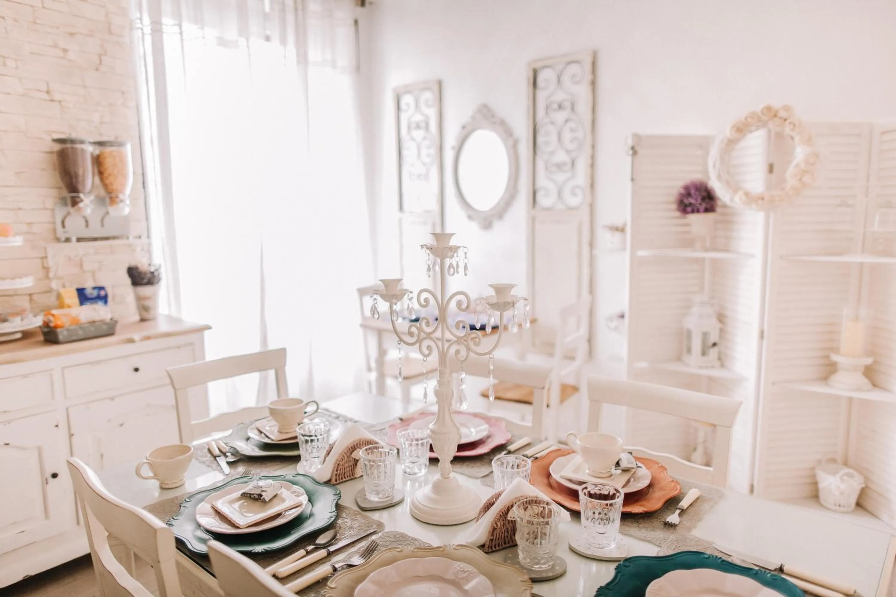 Communal lounge/ TV room in RomAntic Dreams