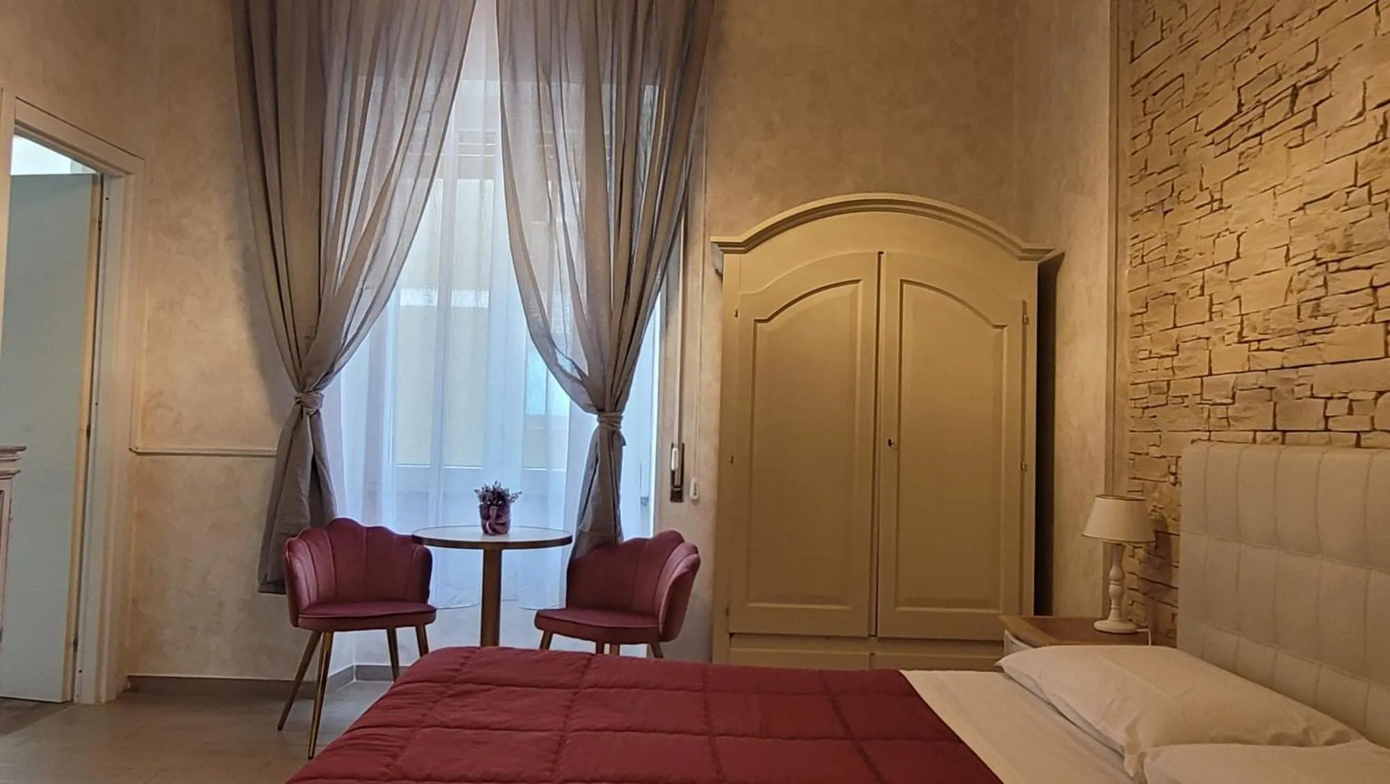 Photo of the whole room, Bed in RomAntic Dreams