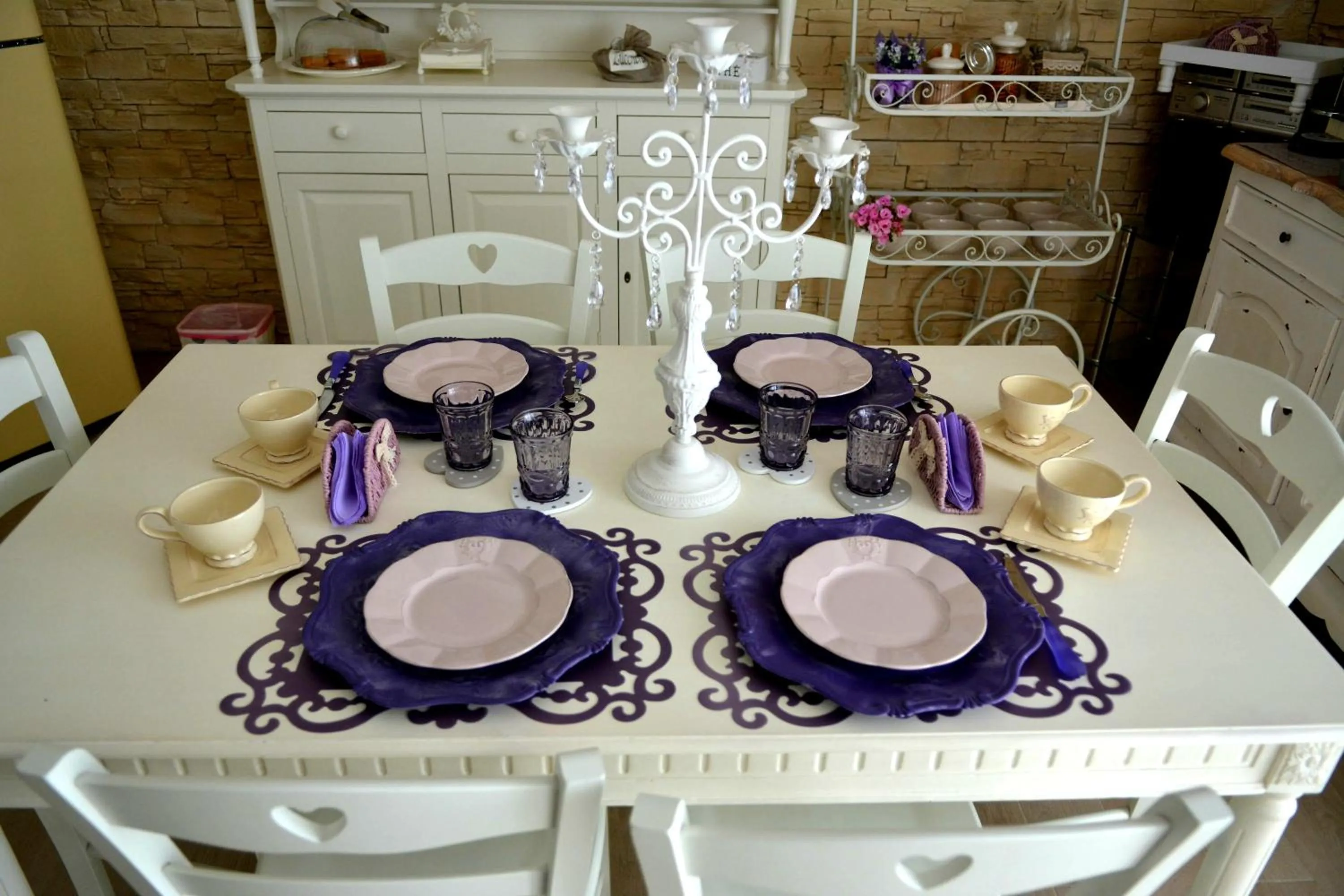 Communal lounge/ TV room in RomAntic Dreams