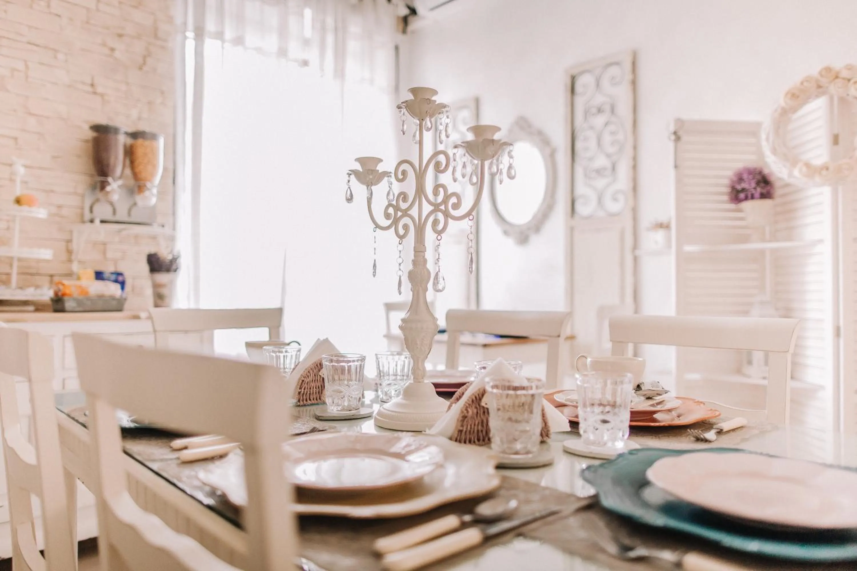 Communal lounge/ TV room in RomAntic Dreams