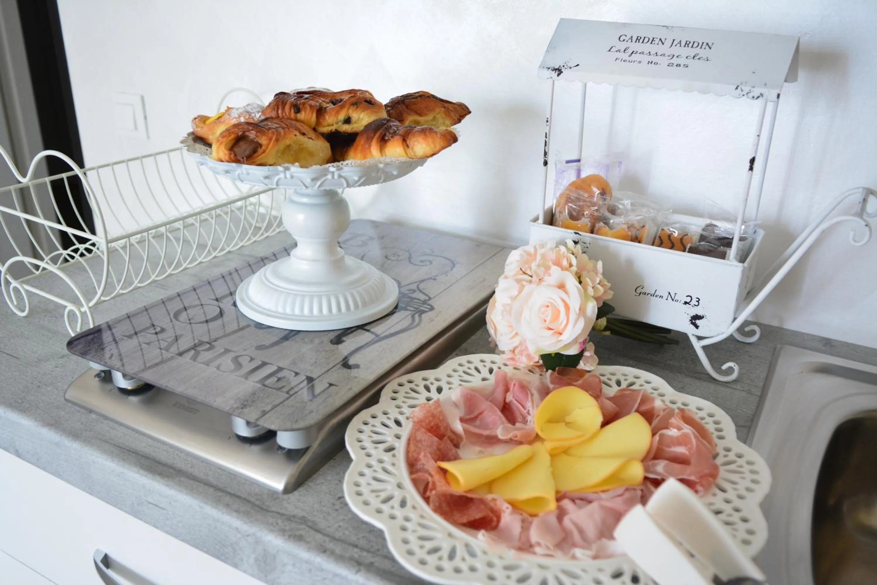 Breakfast in RomAntic Dreams