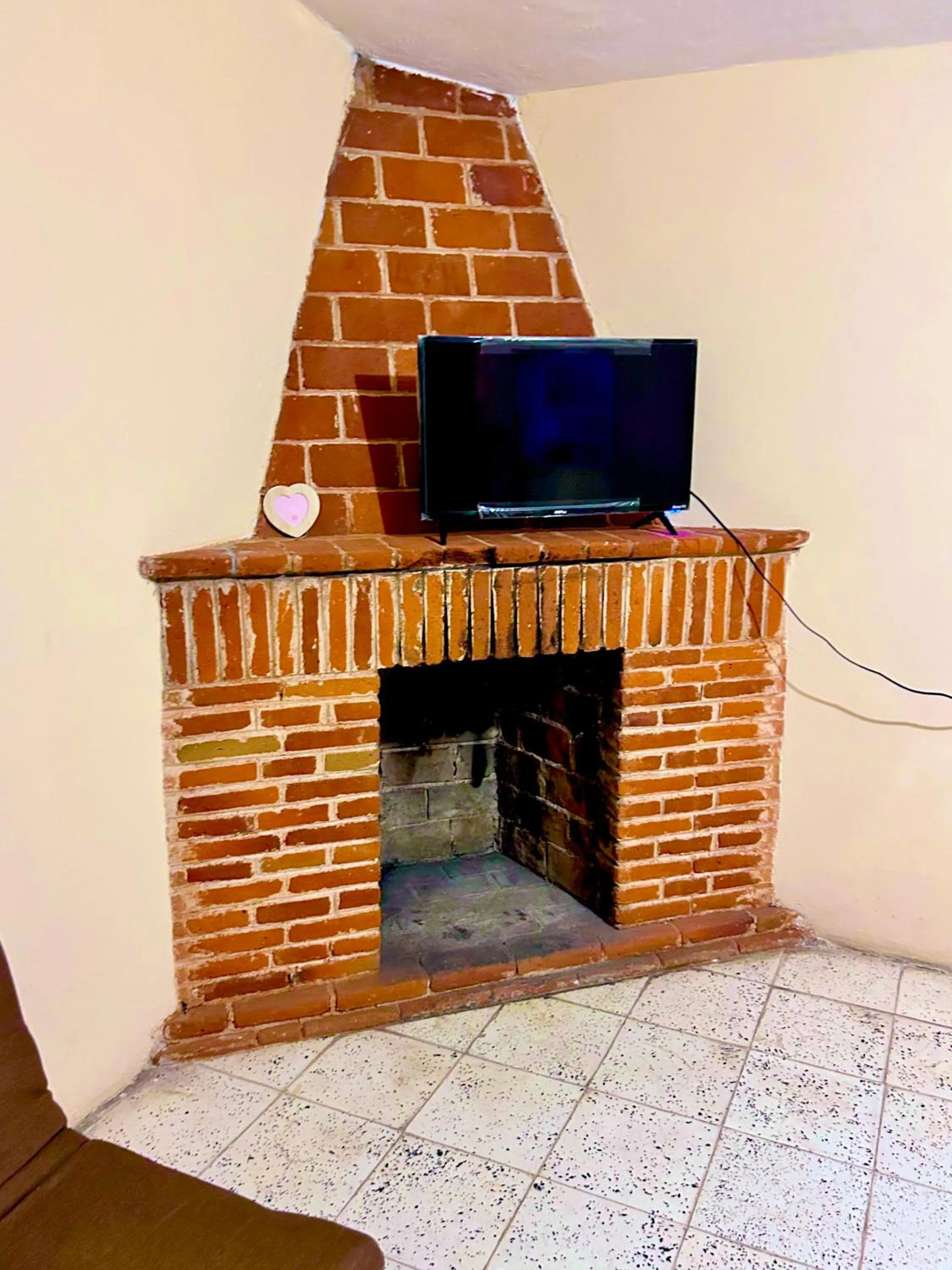 Communal lounge/ TV room in Hotel Las Palmas By GEstores