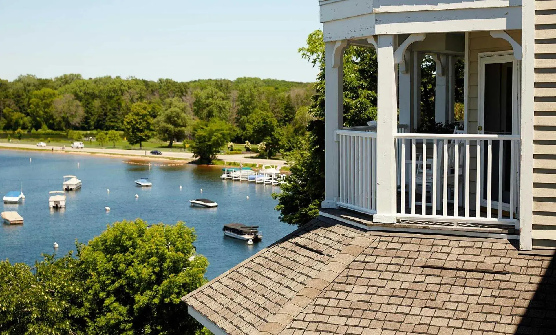 Lake view in The Geneva Inn Lake view in The Geneva Inn