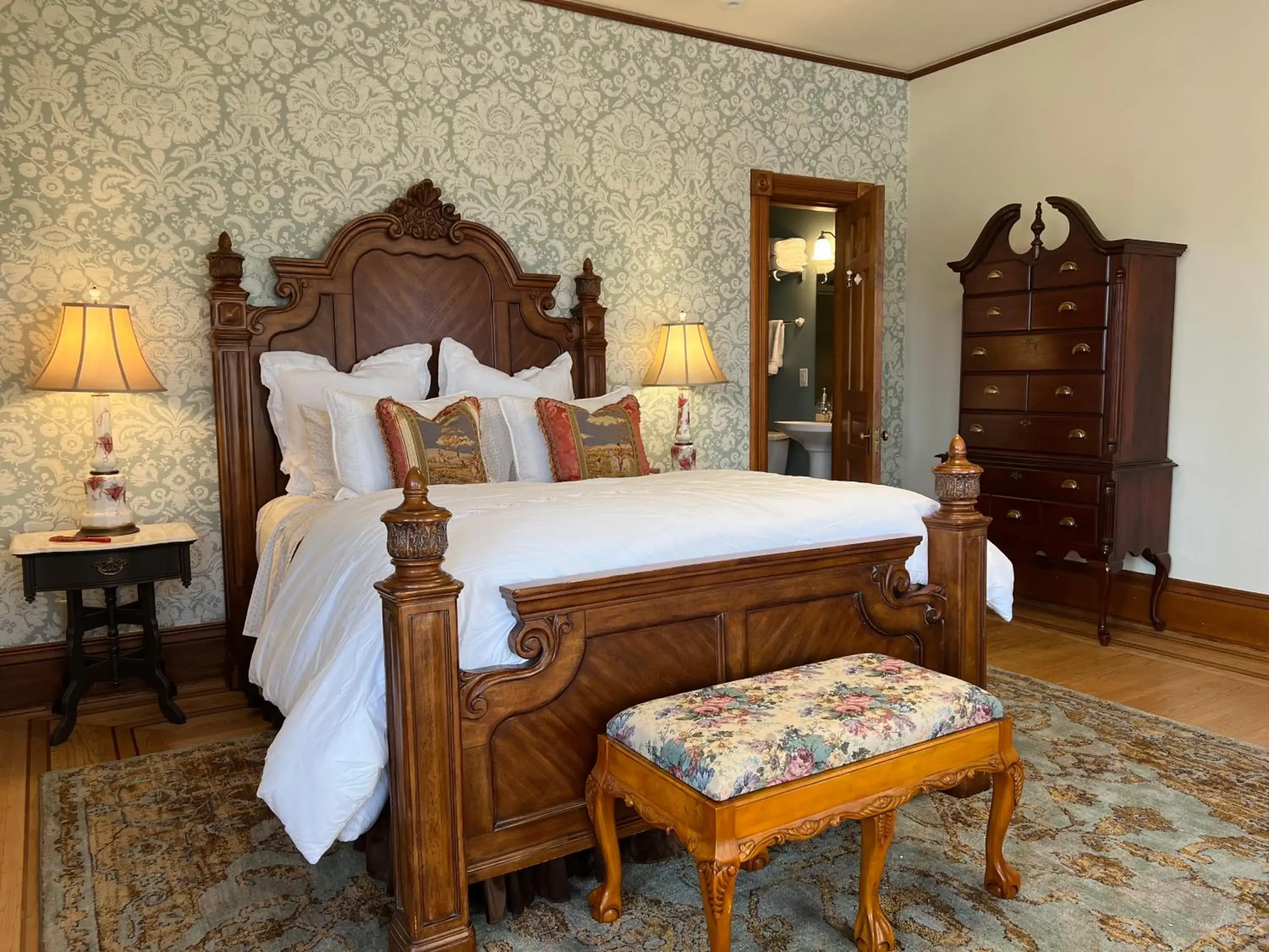 Queen Suite in Historic Hutch House Queen Suite in Historic Hutch House