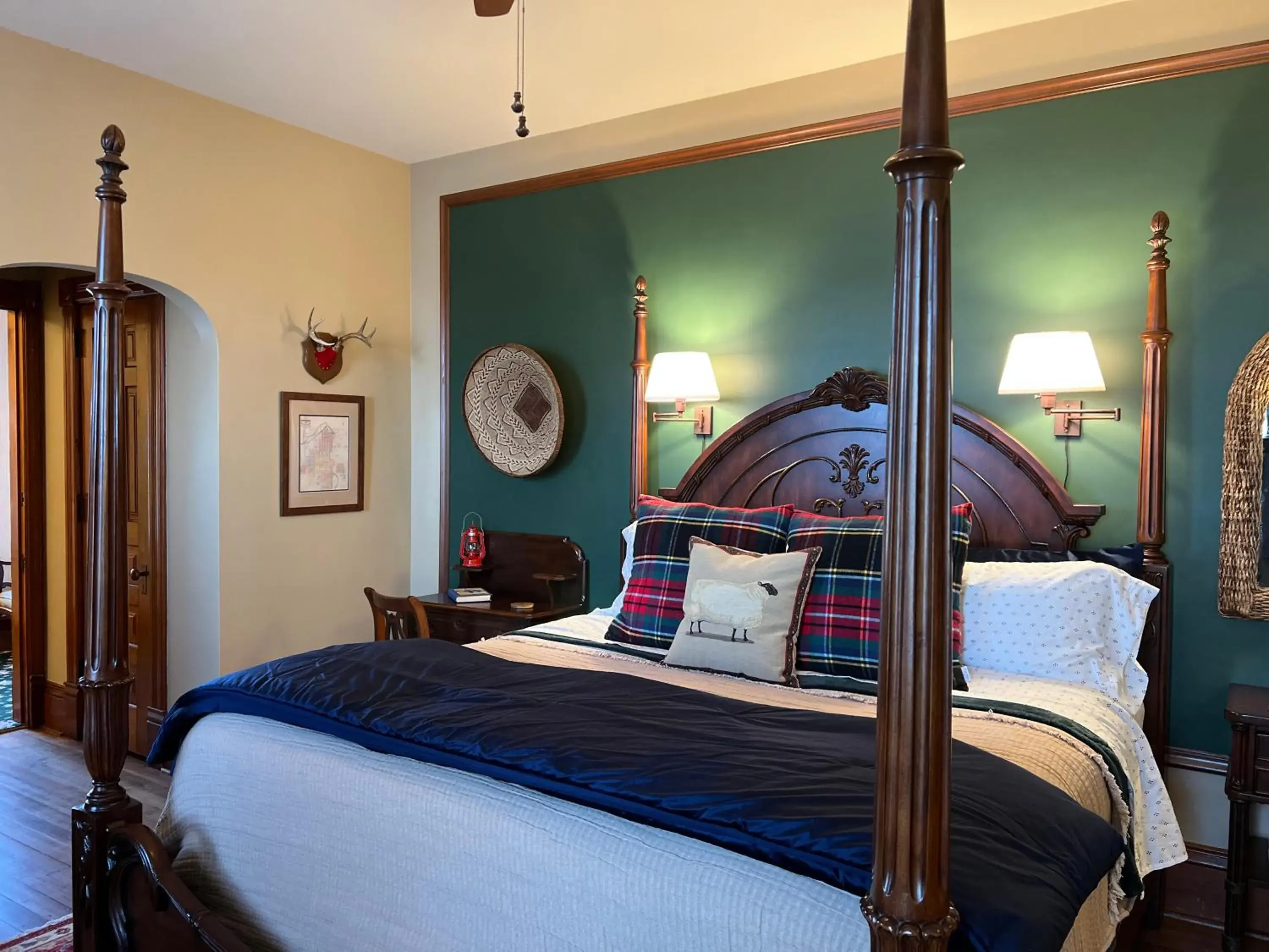 King Suite in Historic Hutch House King Suite in Historic Hutch House