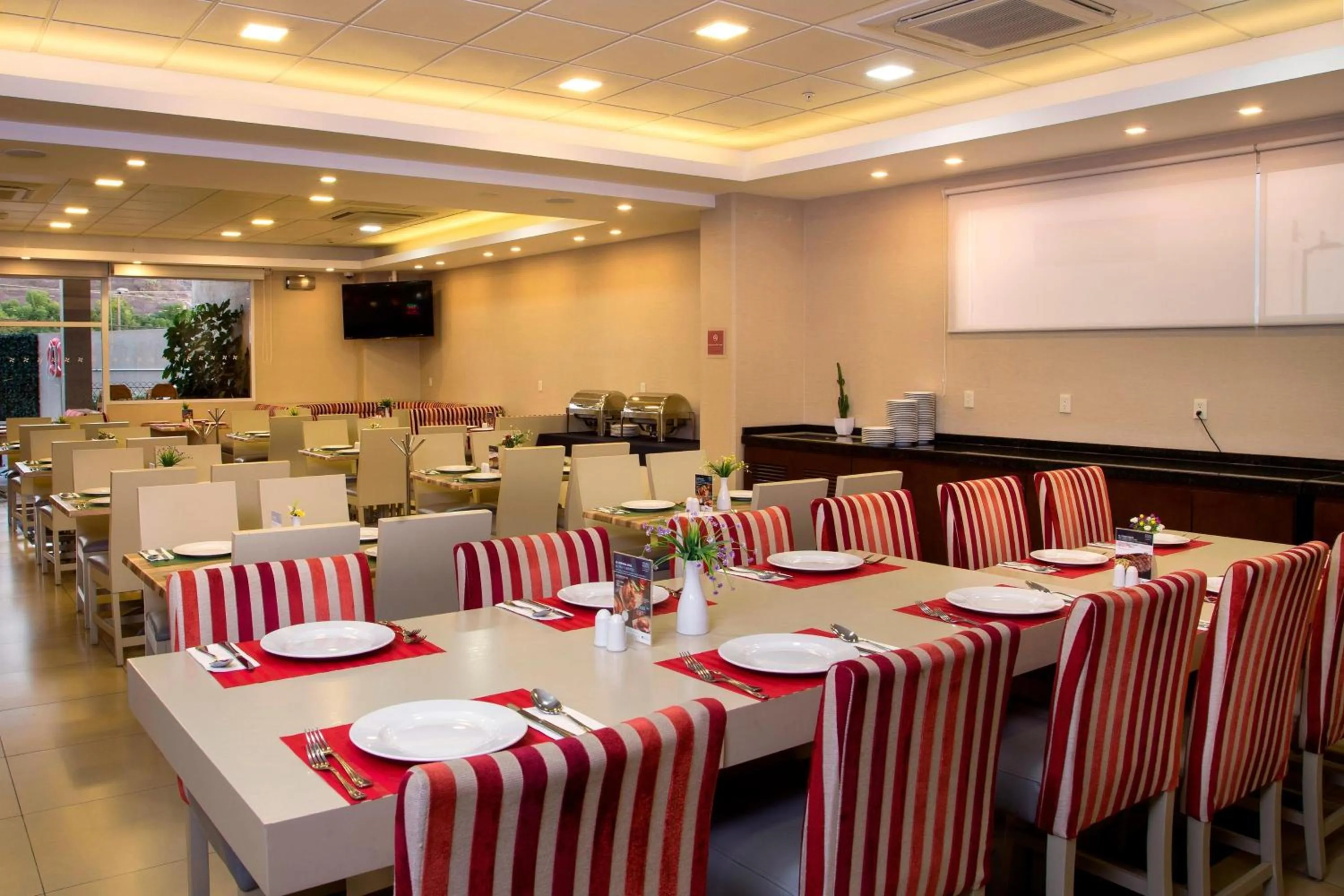 Restaurant/places to eat in Four Points by Sheraton Queretaro Norte