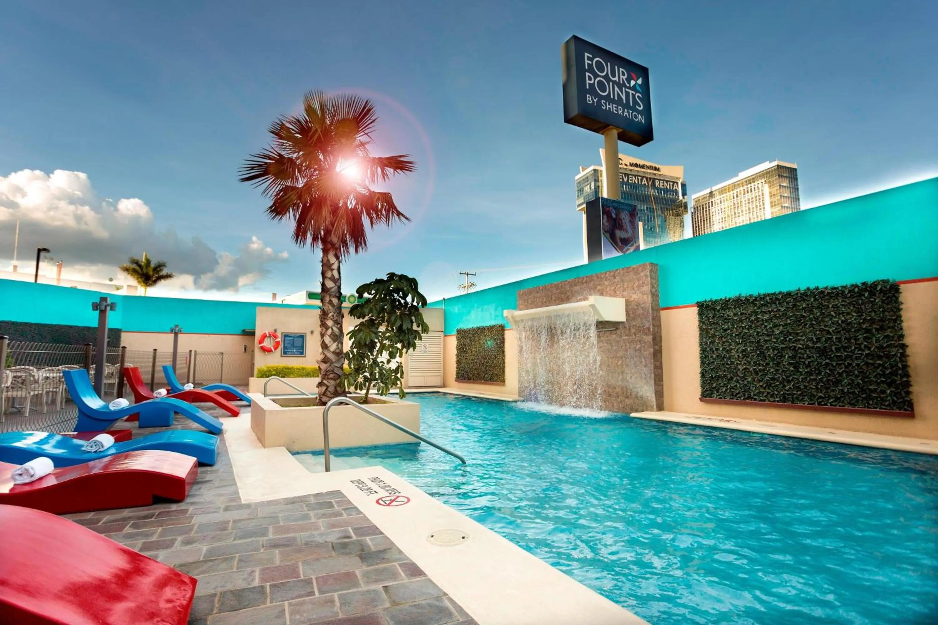 Swimming pool in Four Points by Sheraton Queretaro Norte