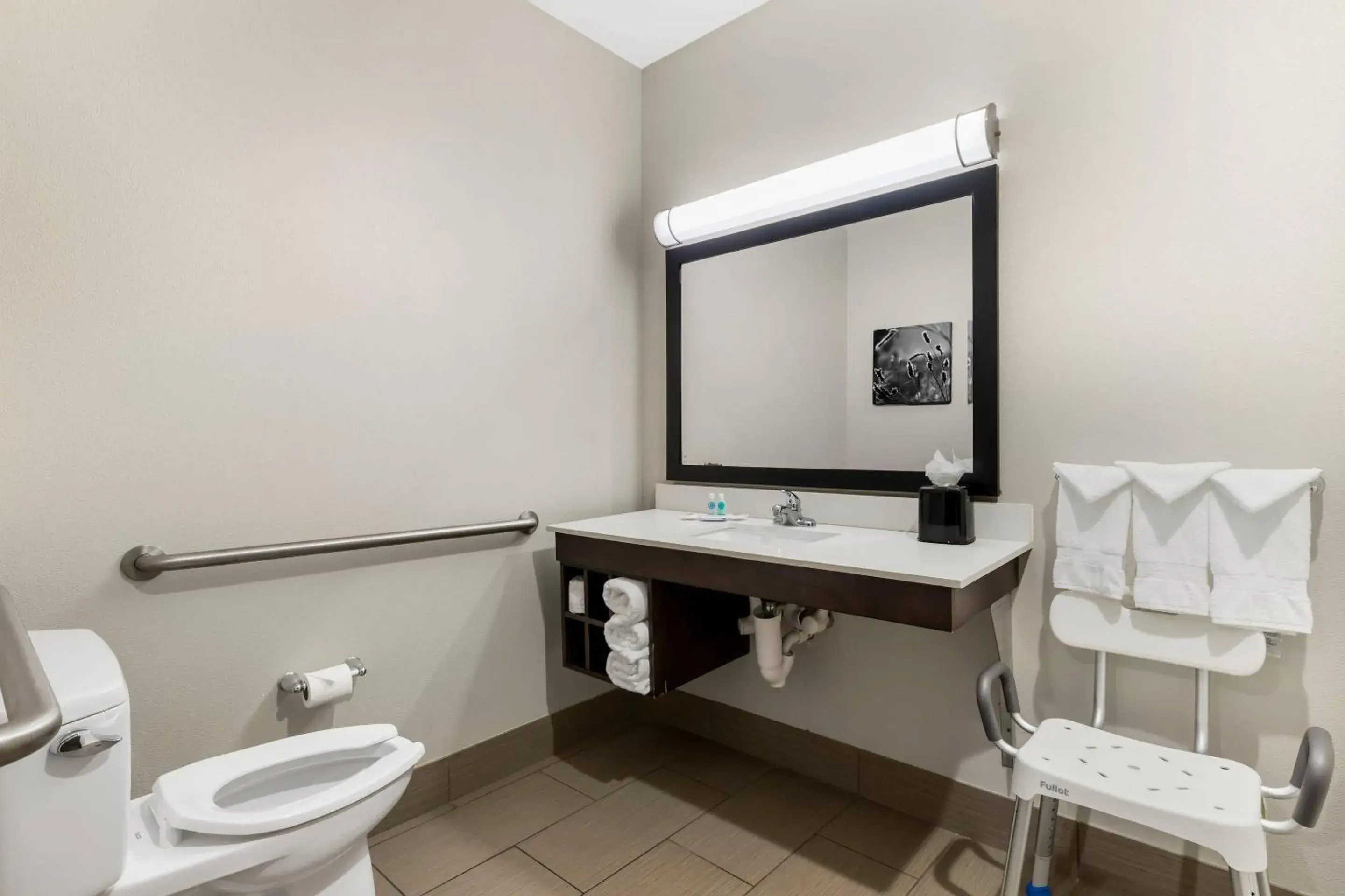 Bedroom in Comfort Inn & Suites Bedroom in Comfort Inn & Suites