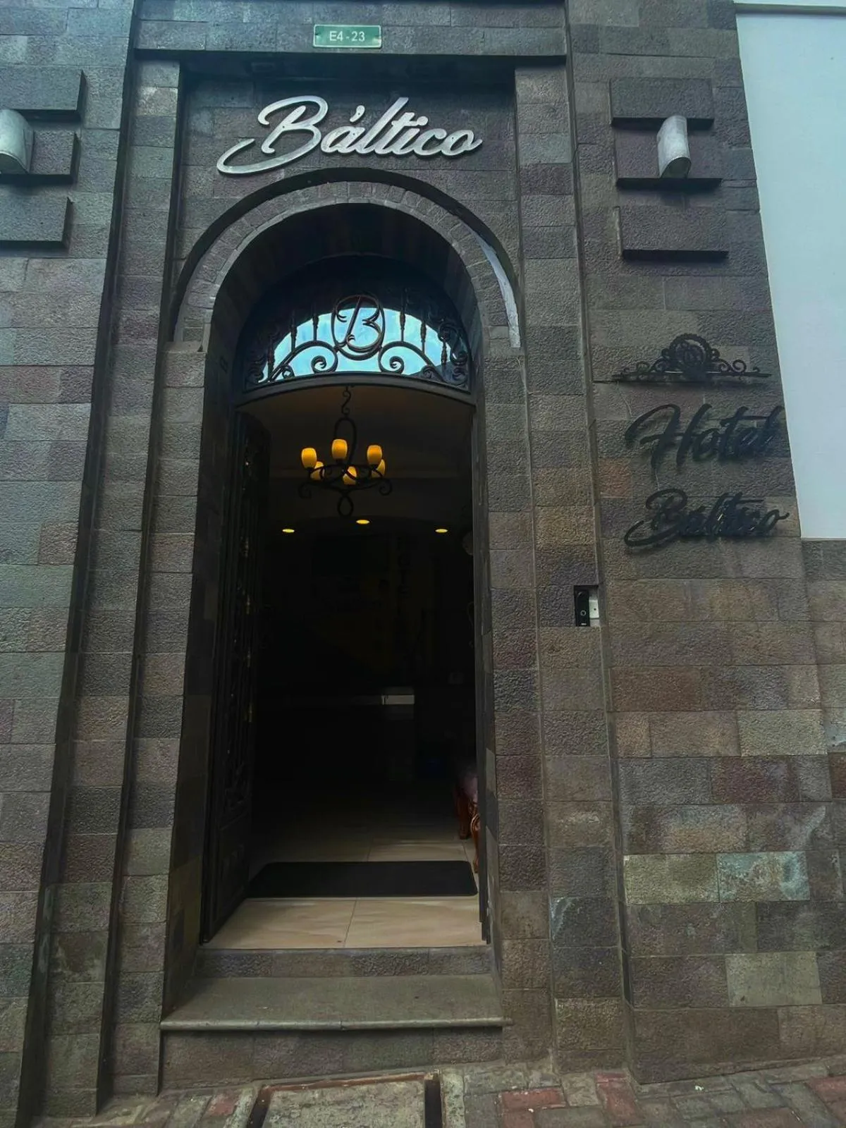 Facade/entrance in Báltico Hostel