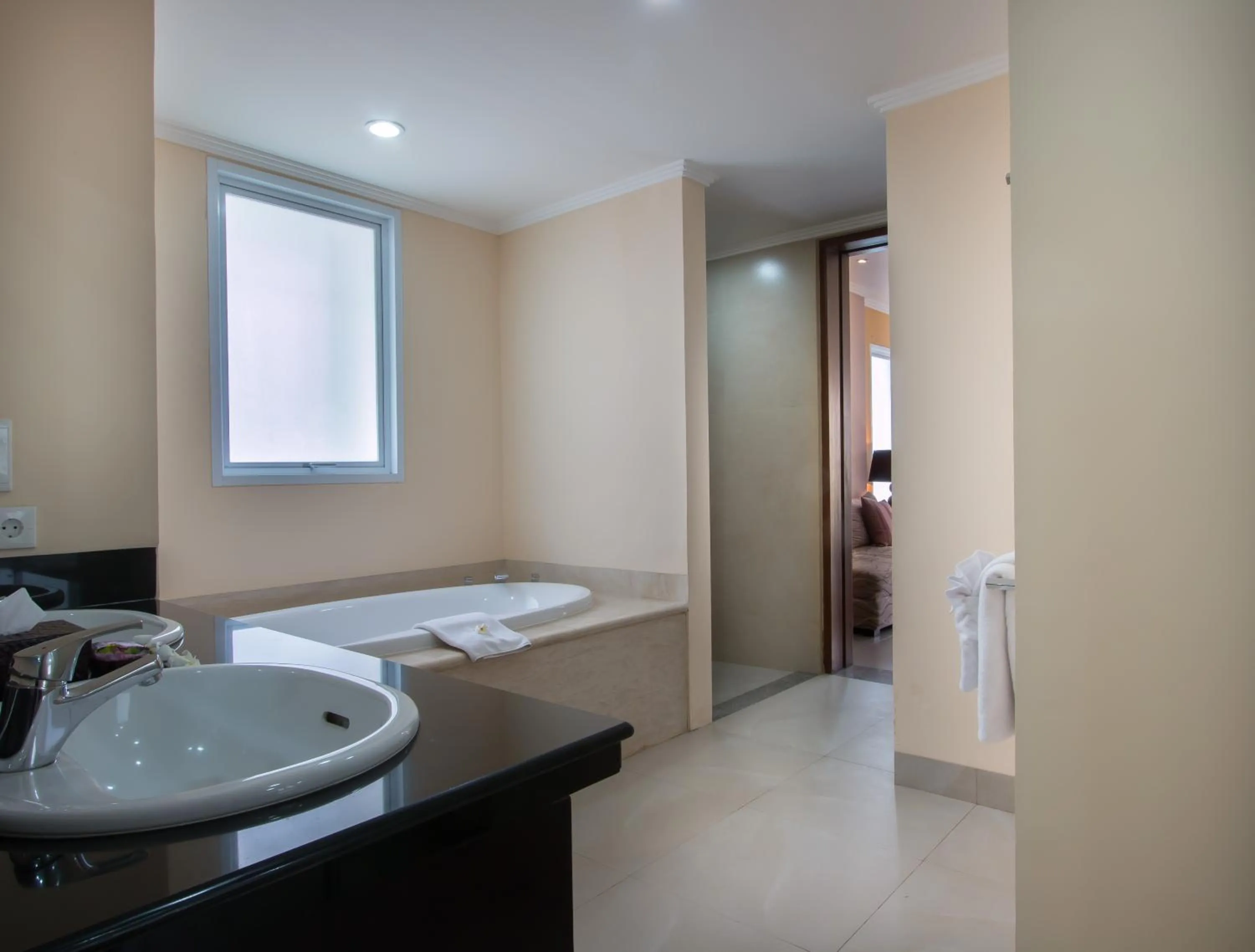 Bathroom in Peninsula Bay Resort