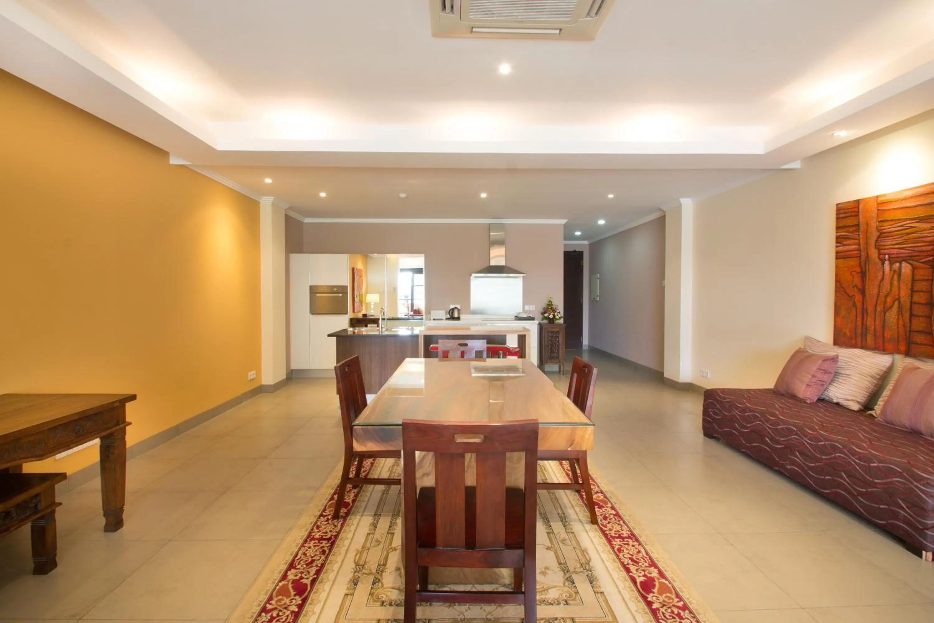 Dining area in Peninsula Bay Resort