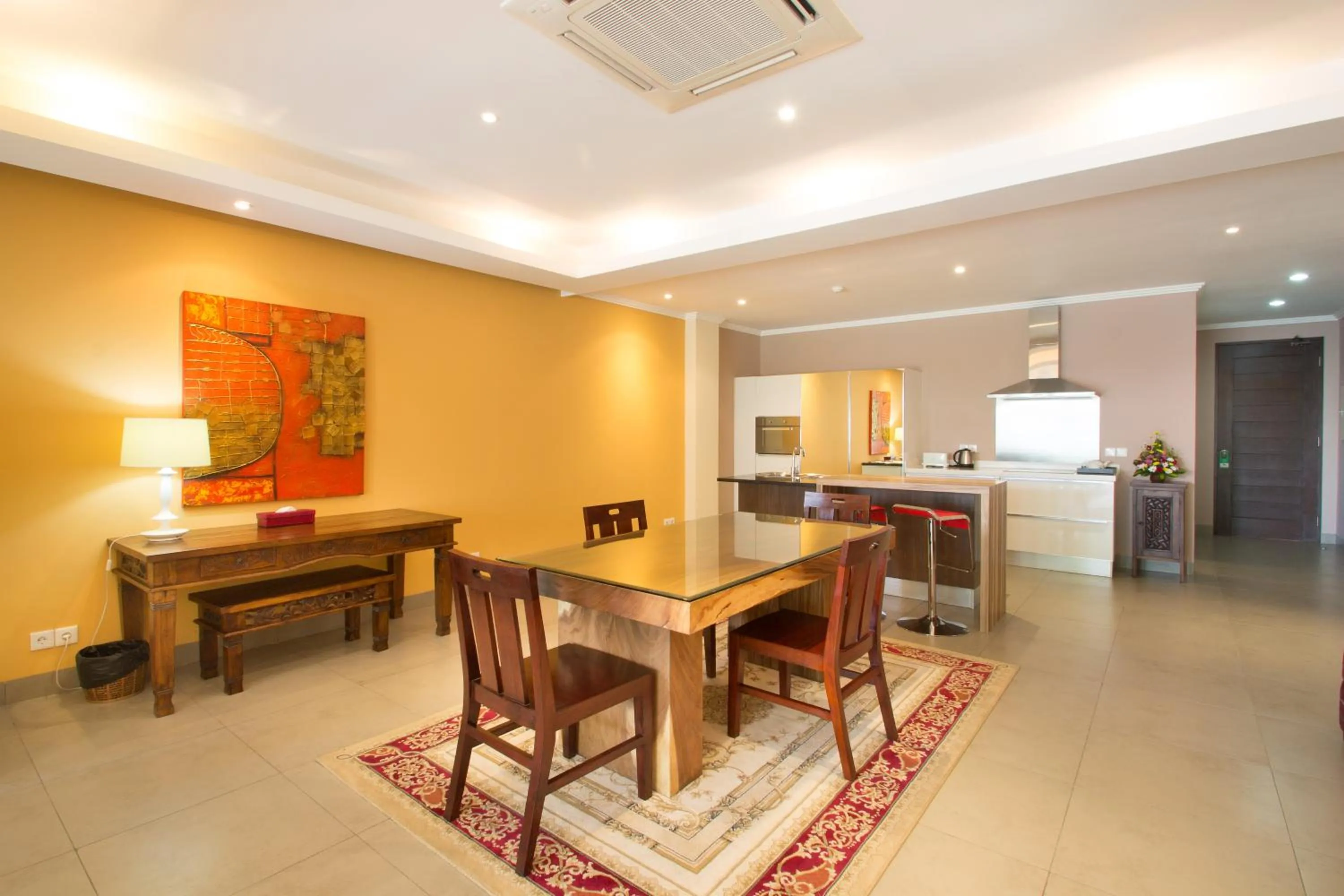 Dining area in Peninsula Bay Resort