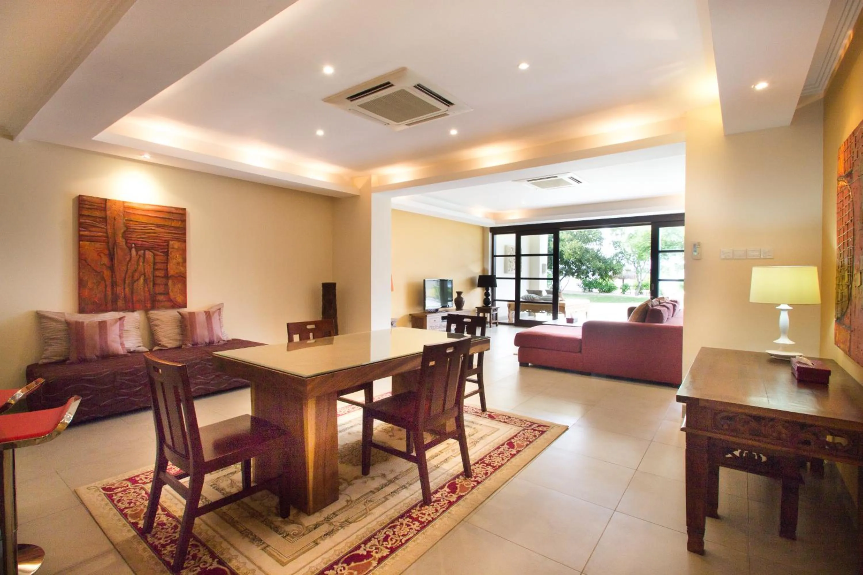 Dining area in Peninsula Bay Resort