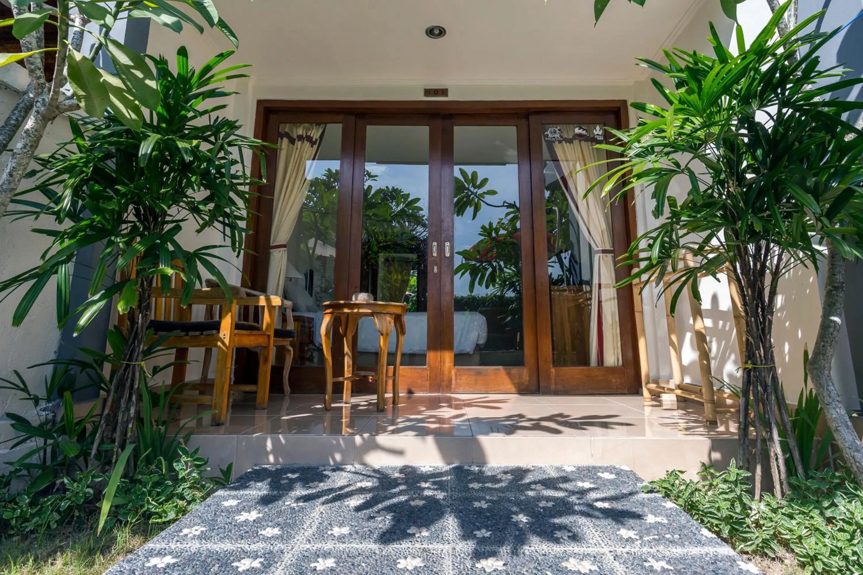 Deluxe Double or Twin Room with Pool Access in Waroeng Surya Home Stay