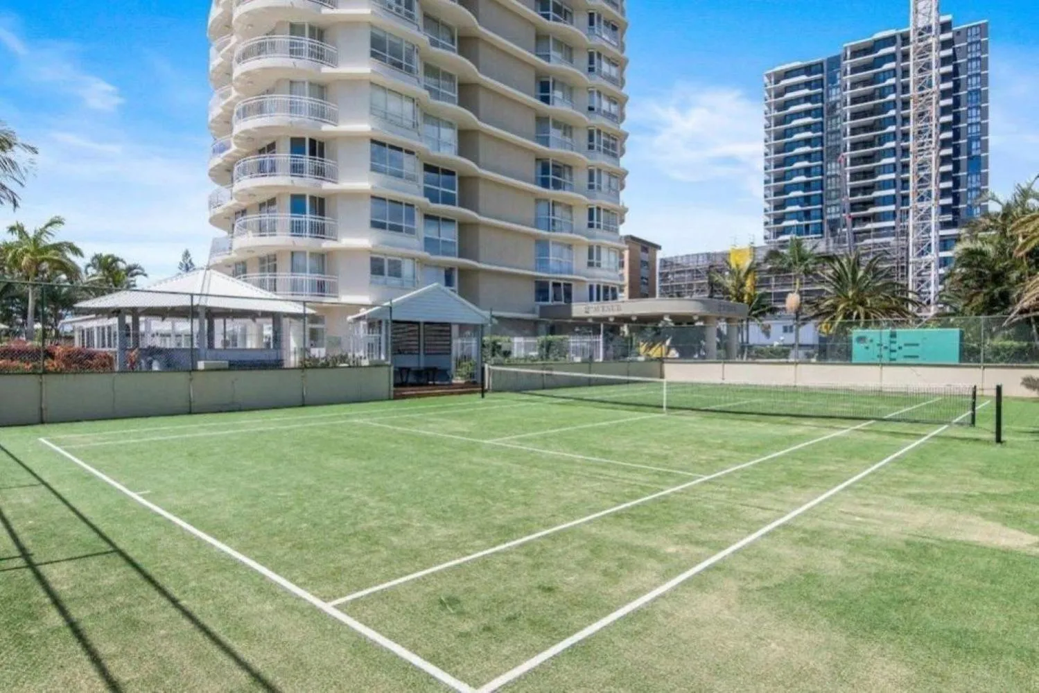 Tennis court in Ocean View Coastal Haven in Burleigh Heads