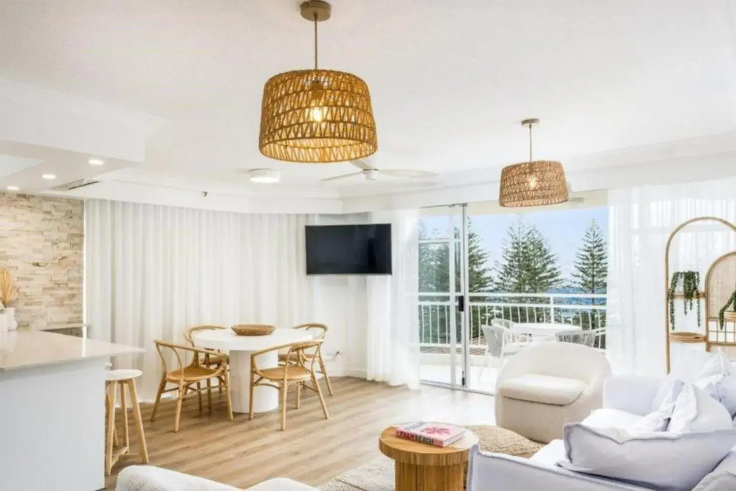 Ocean View Coastal Haven in Burleigh Heads Ocean View Coastal Haven in Burleigh Heads