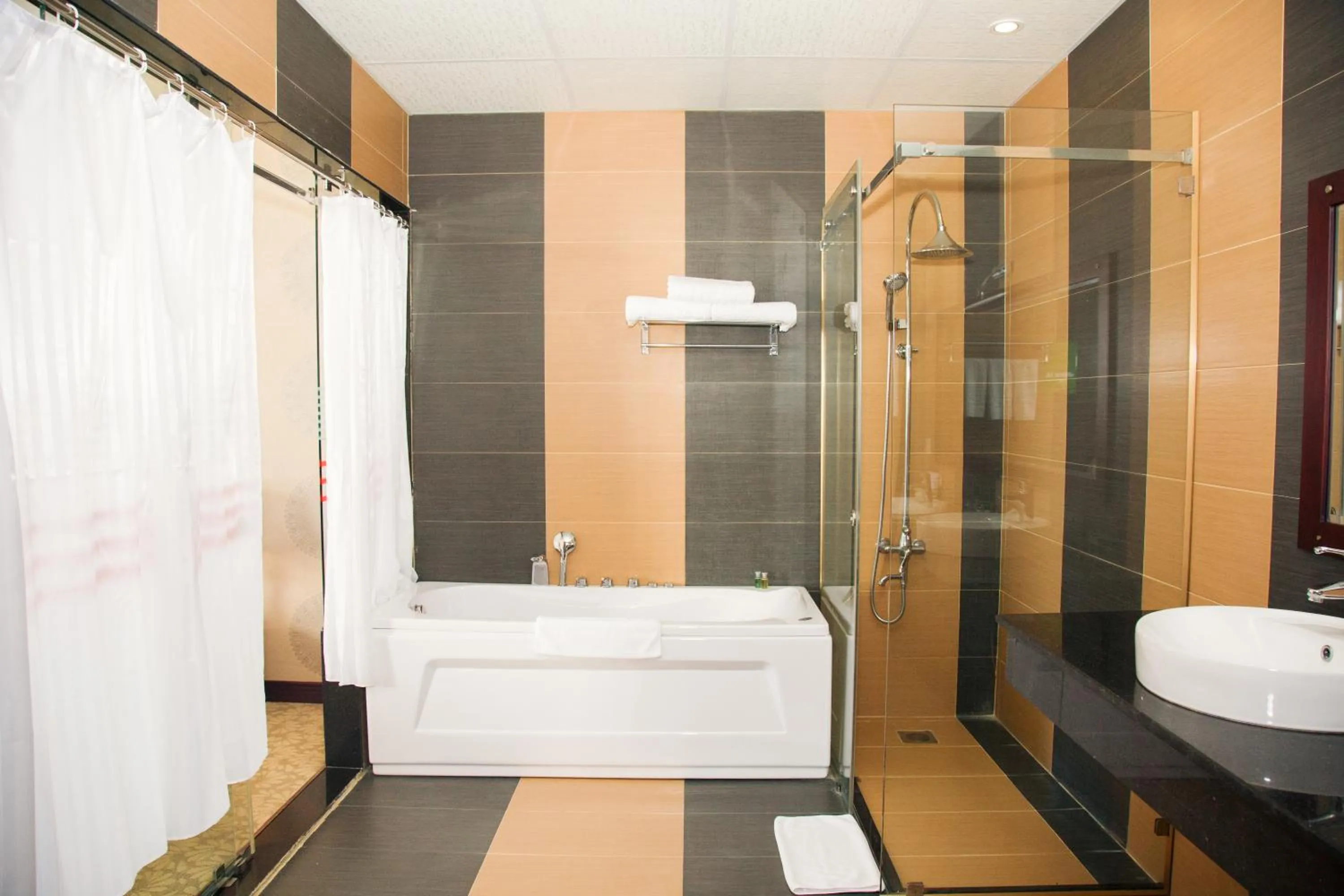 Hai Ba Trung Hotel & Spa