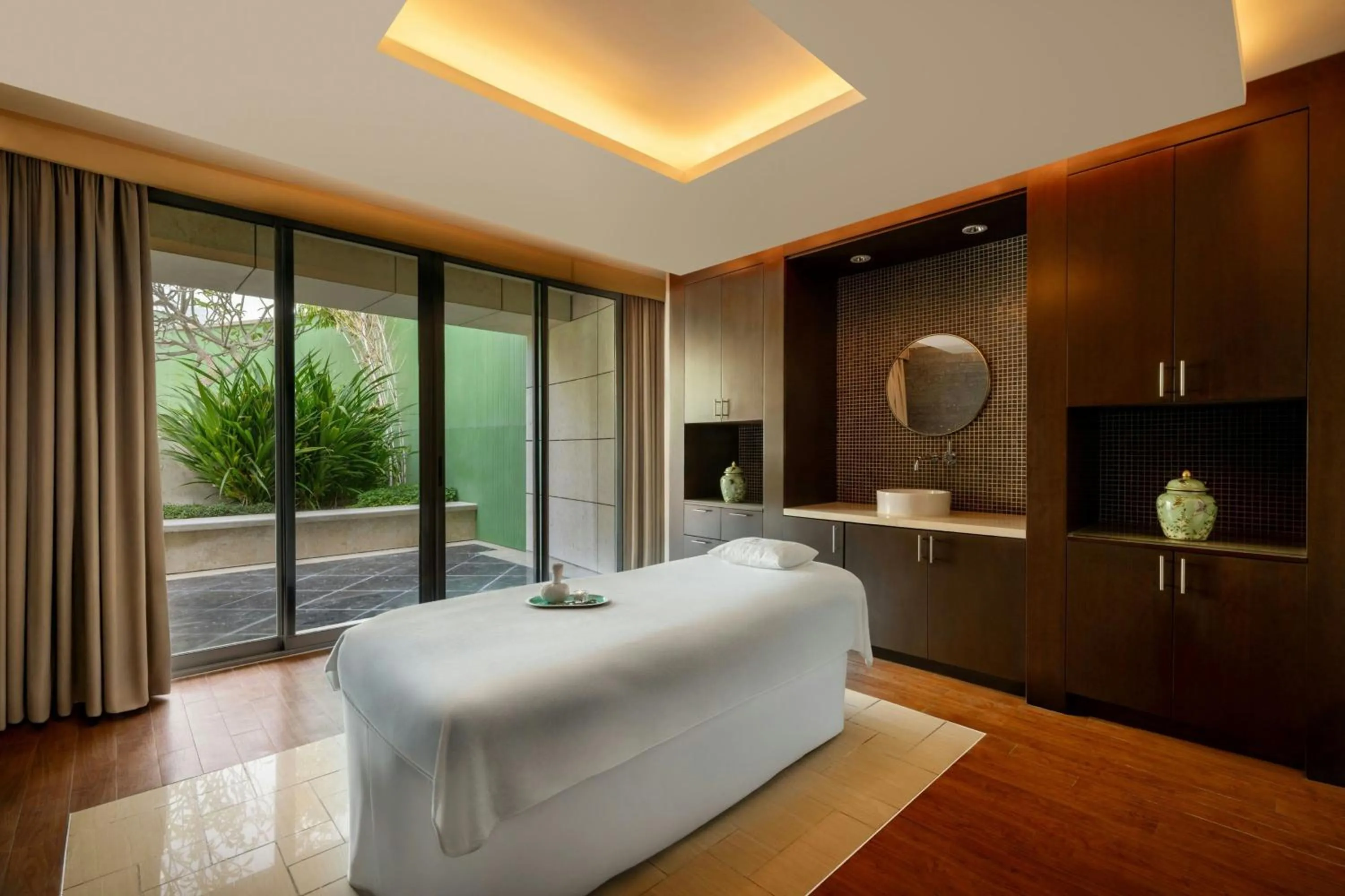Spa and wellness centre/facilities, Bed in JW Marriott Marquis City Center Doha