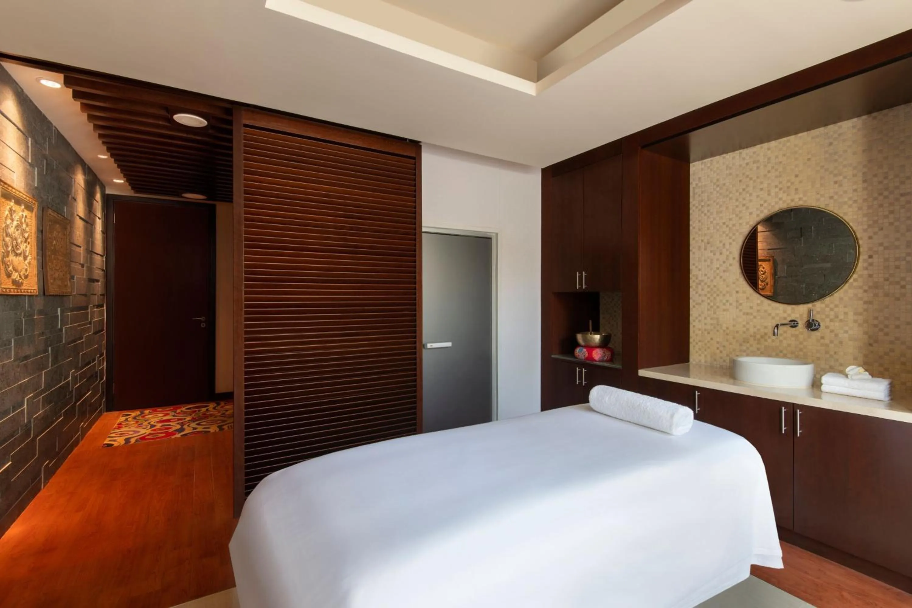 Spa and wellness centre/facilities, Bed in JW Marriott Marquis City Center Doha