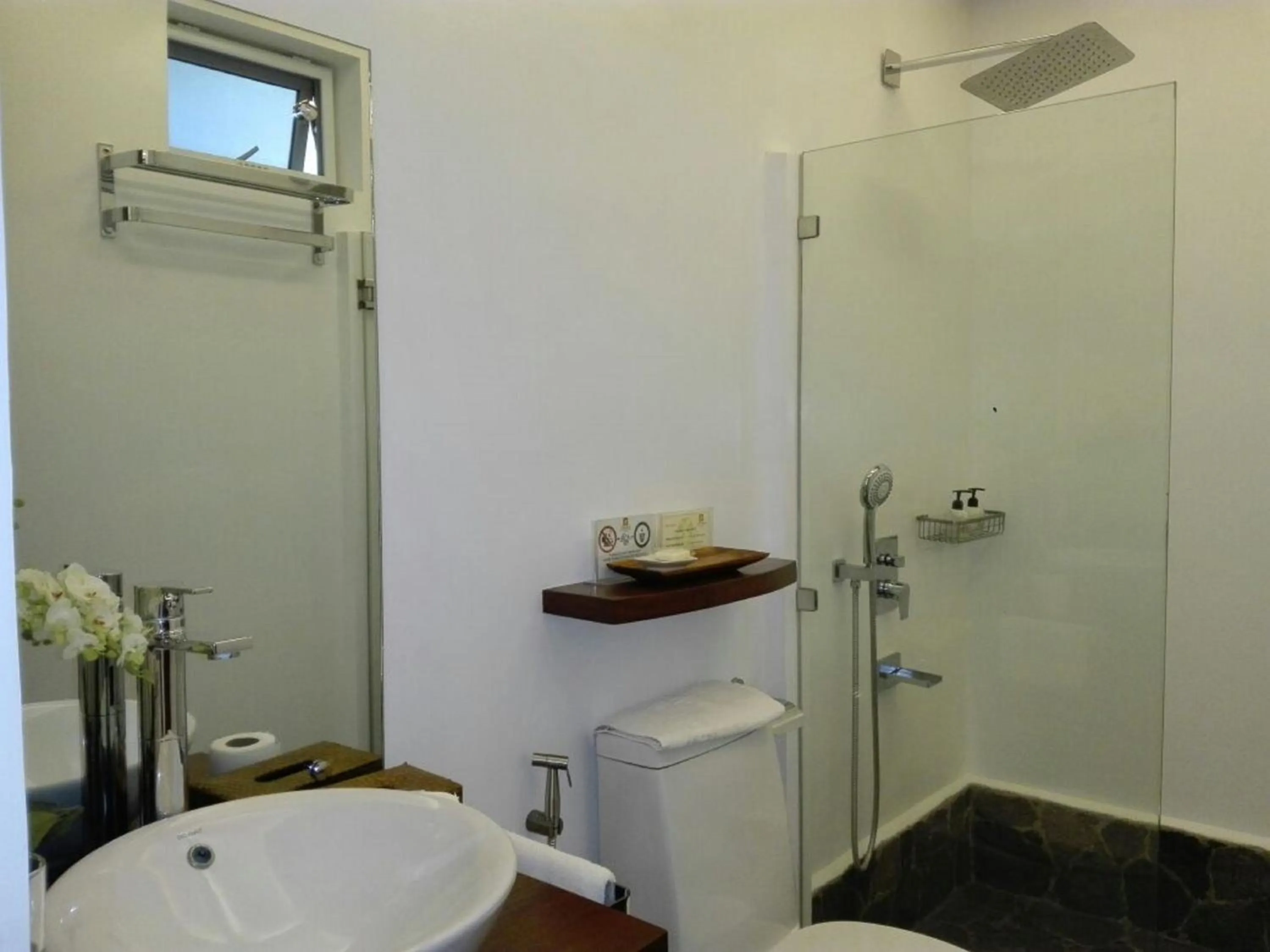 Shower in Vida Homes Condo Resort