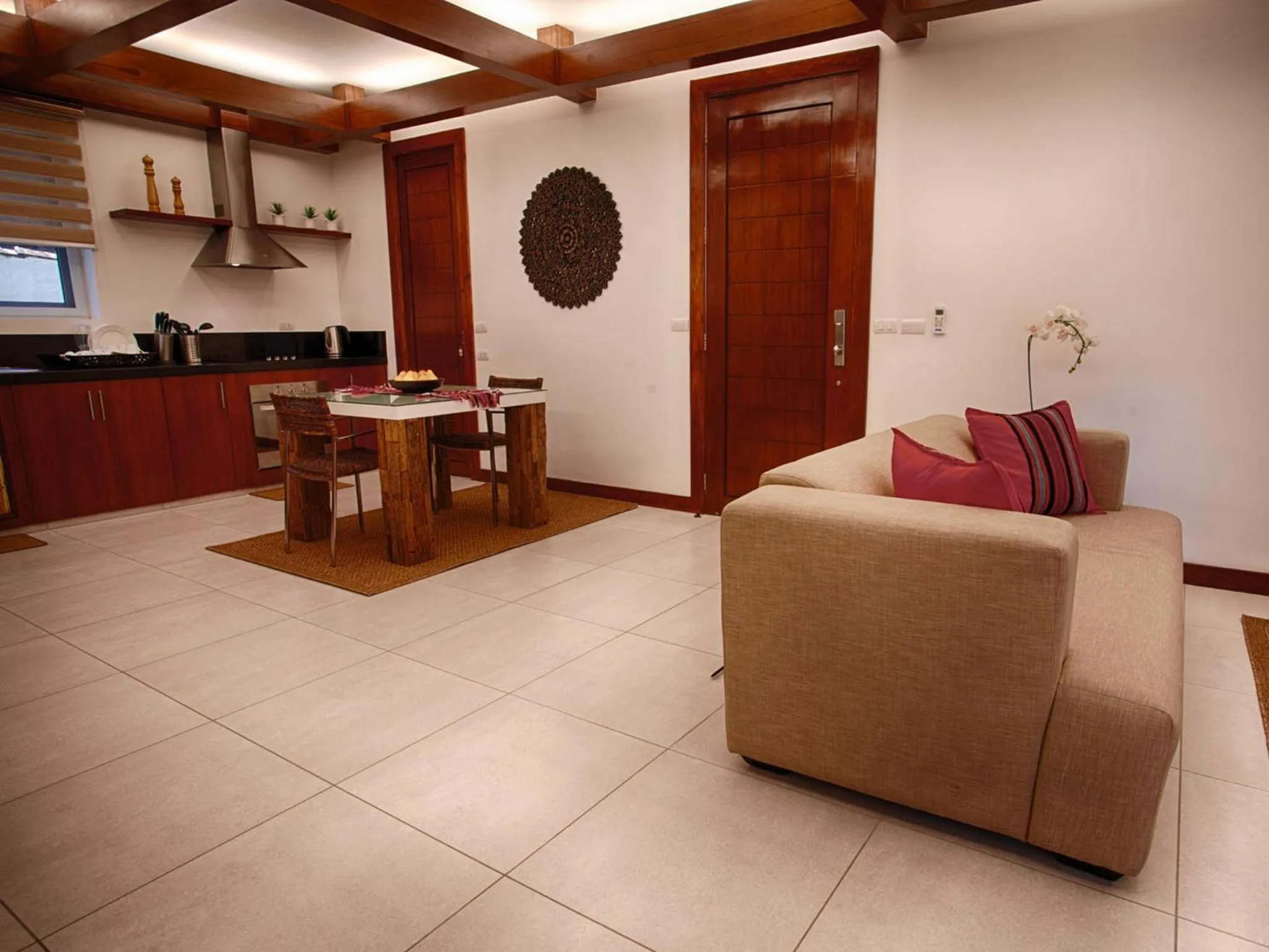 Kitchen or kitchenette in Vida Homes Condo Resort