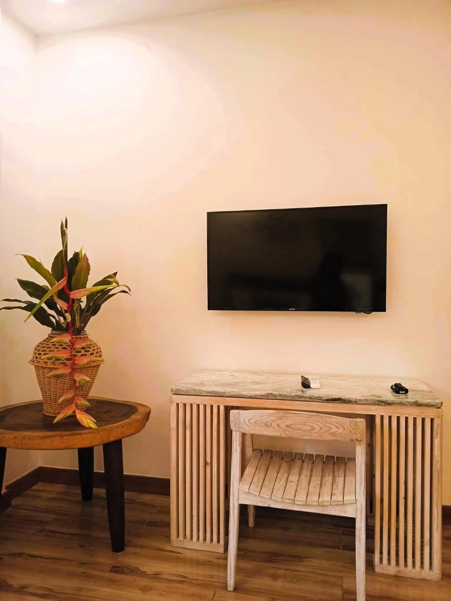 TV and multimedia in Vida Homes Condo Resort