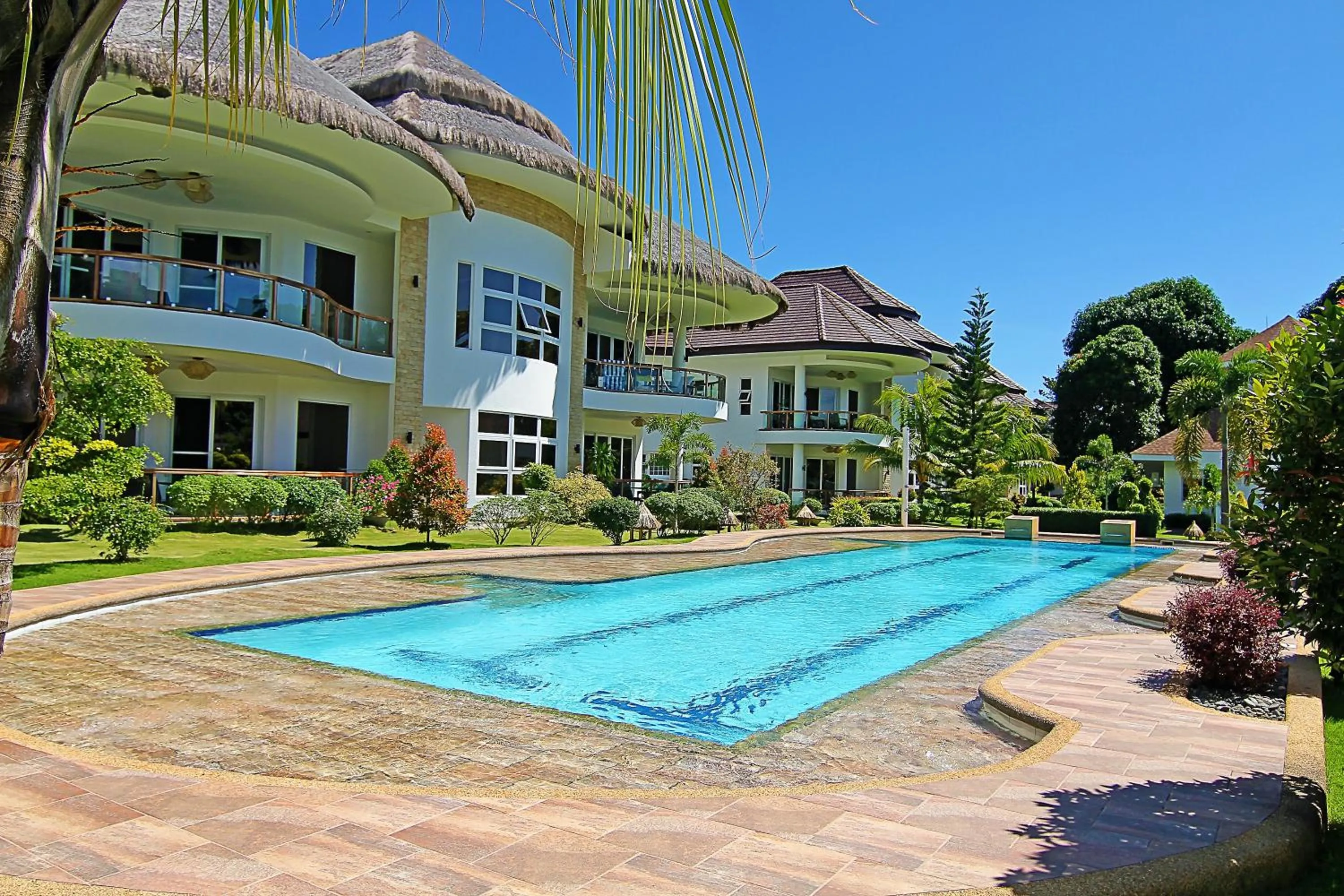 Swimming pool in Vida Homes Condo Resort