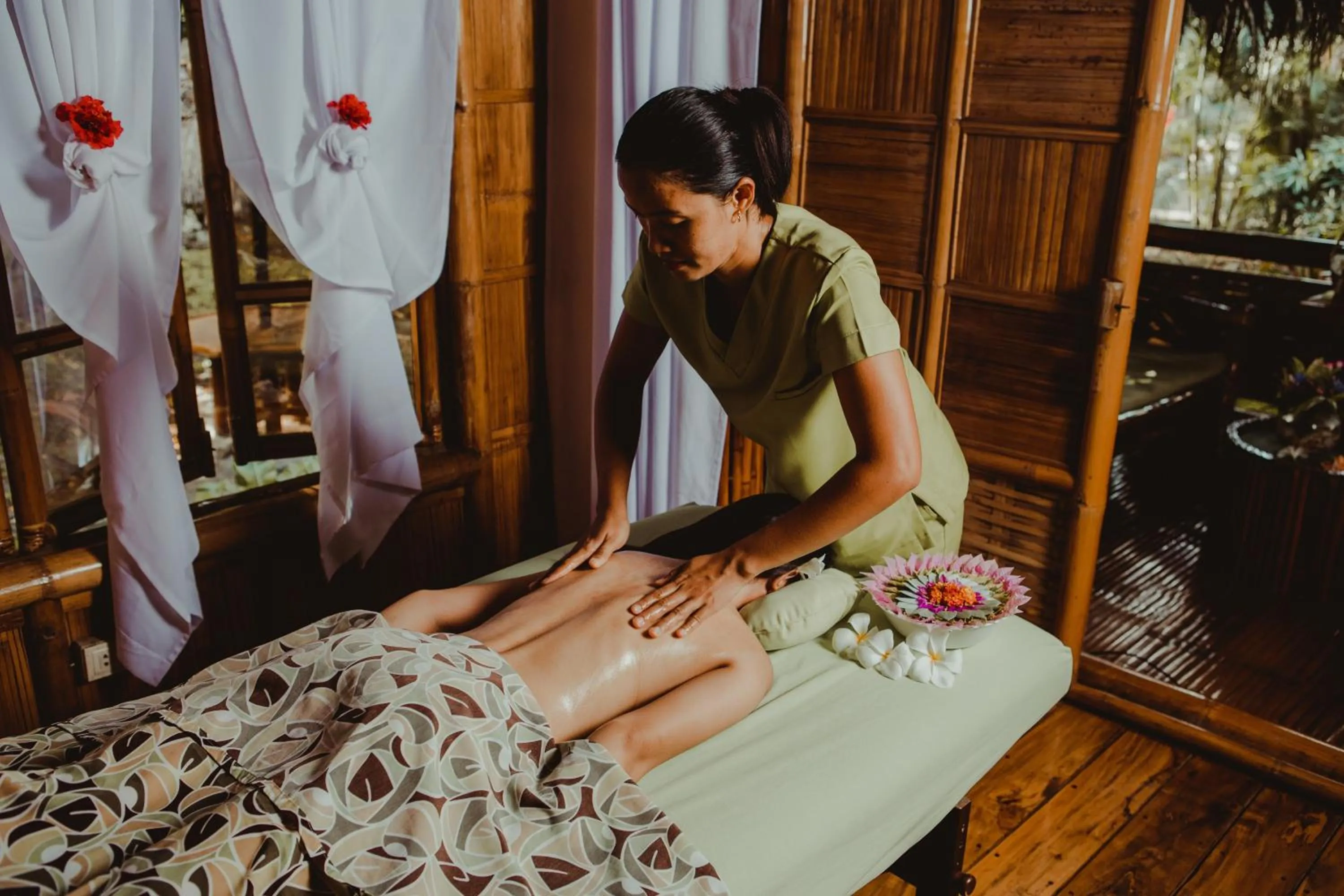 Massage in Vida Homes Condo Resort