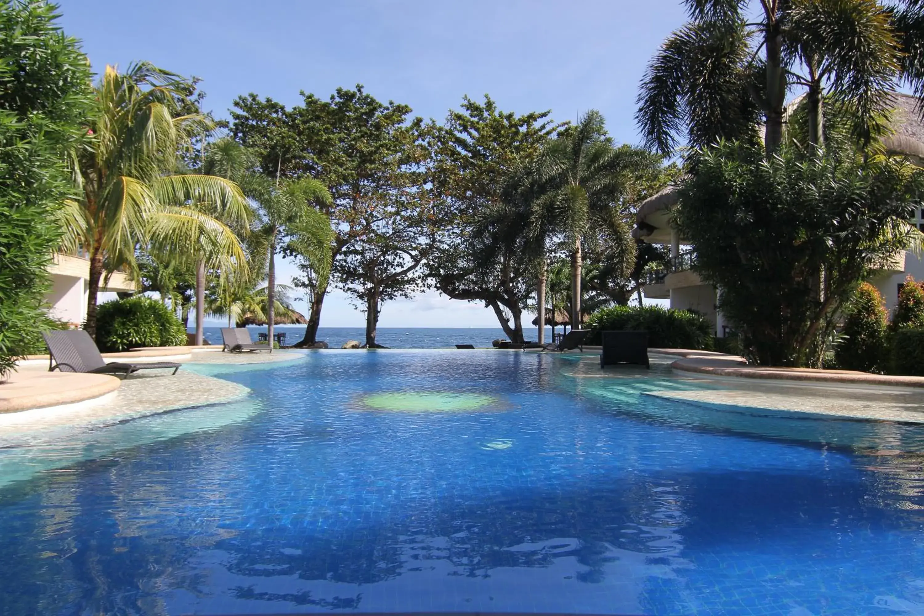 Swimming pool in Vida Homes Condo Resort Swimming pool in Vida Homes Condo Resort