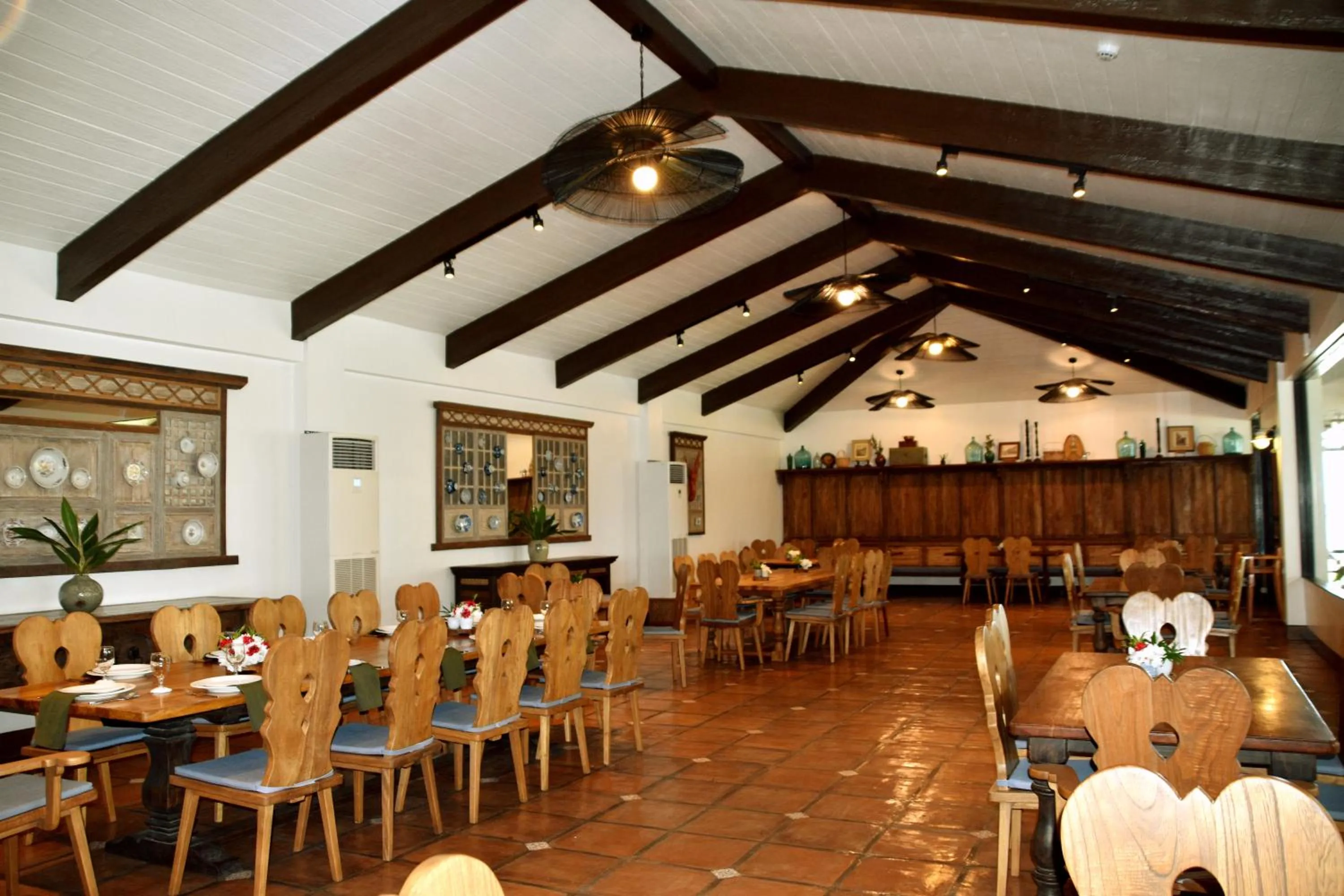 Restaurant/places to eat in Vida Homes Condo Resort