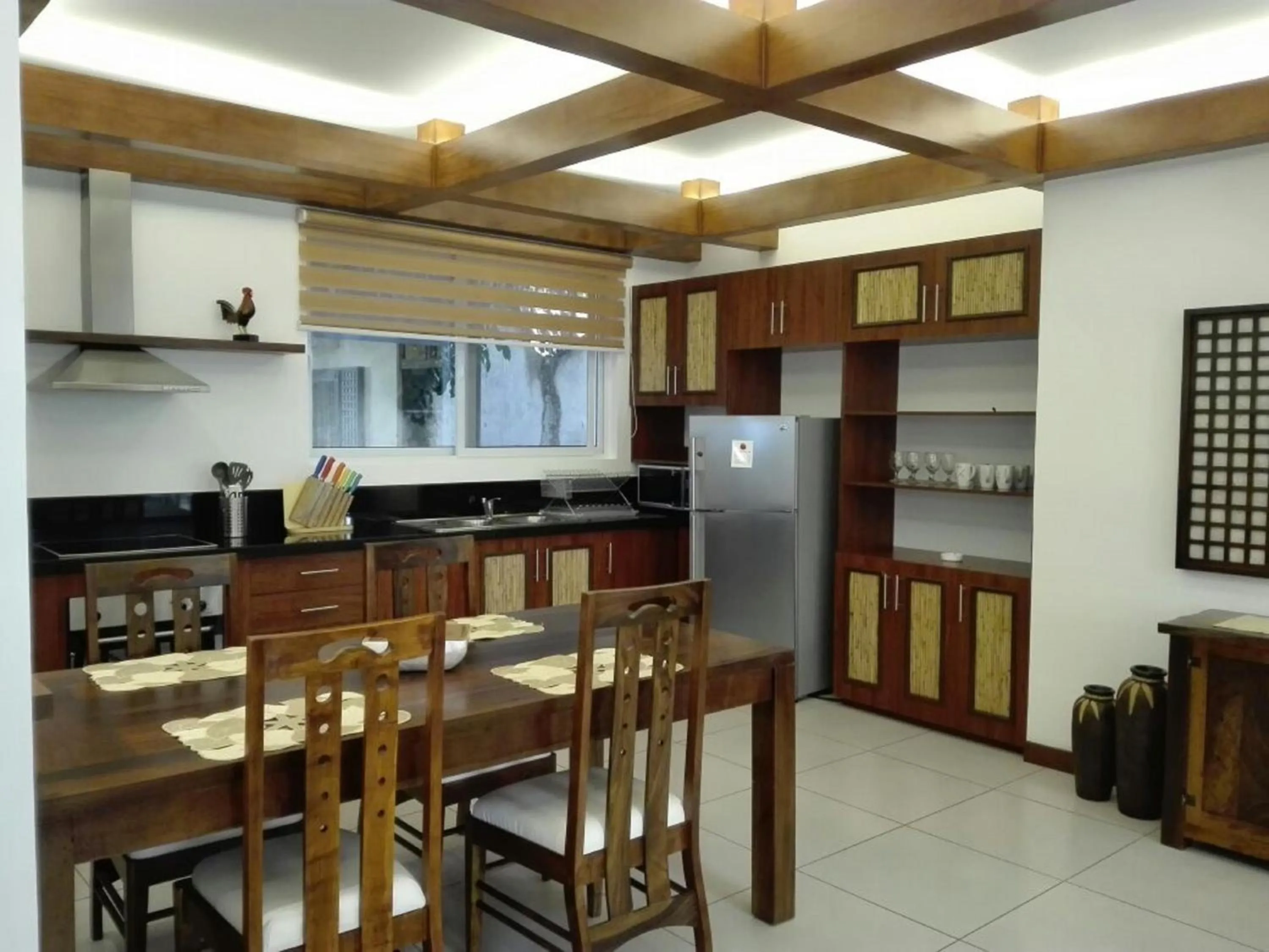 Kitchen or kitchenette in Vida Homes Condo Resort