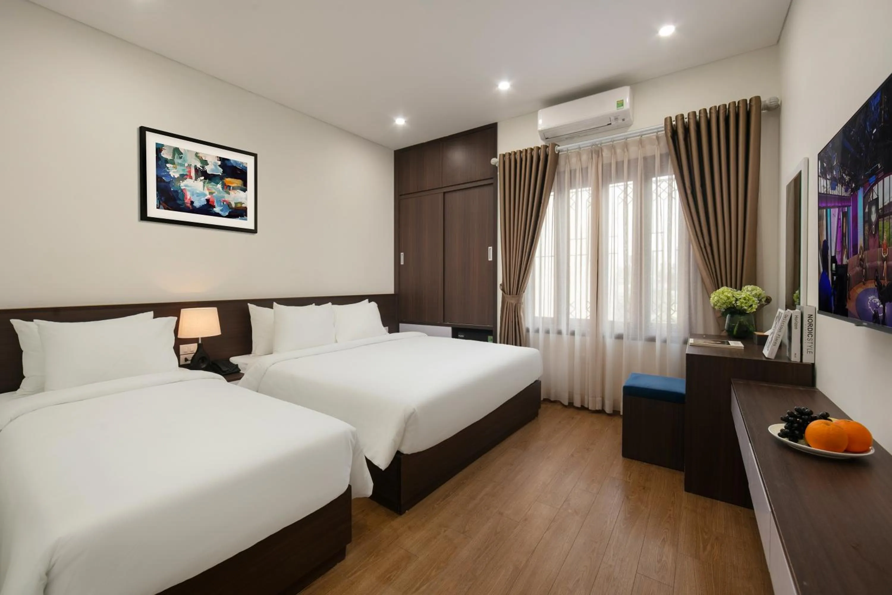 Bed in Queen Cafe Hotel