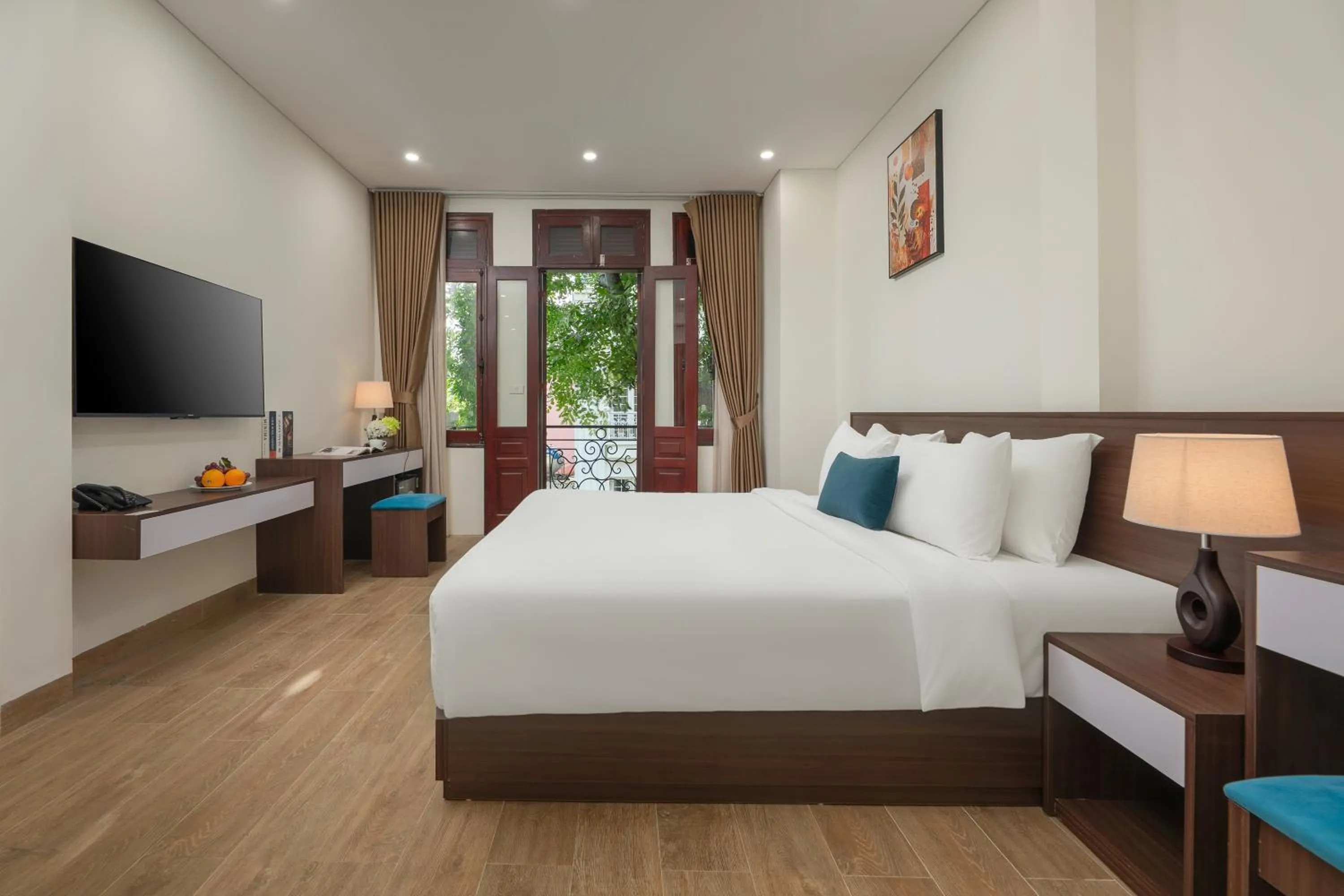 Bedroom, Bed in Queen Cafe Hotel