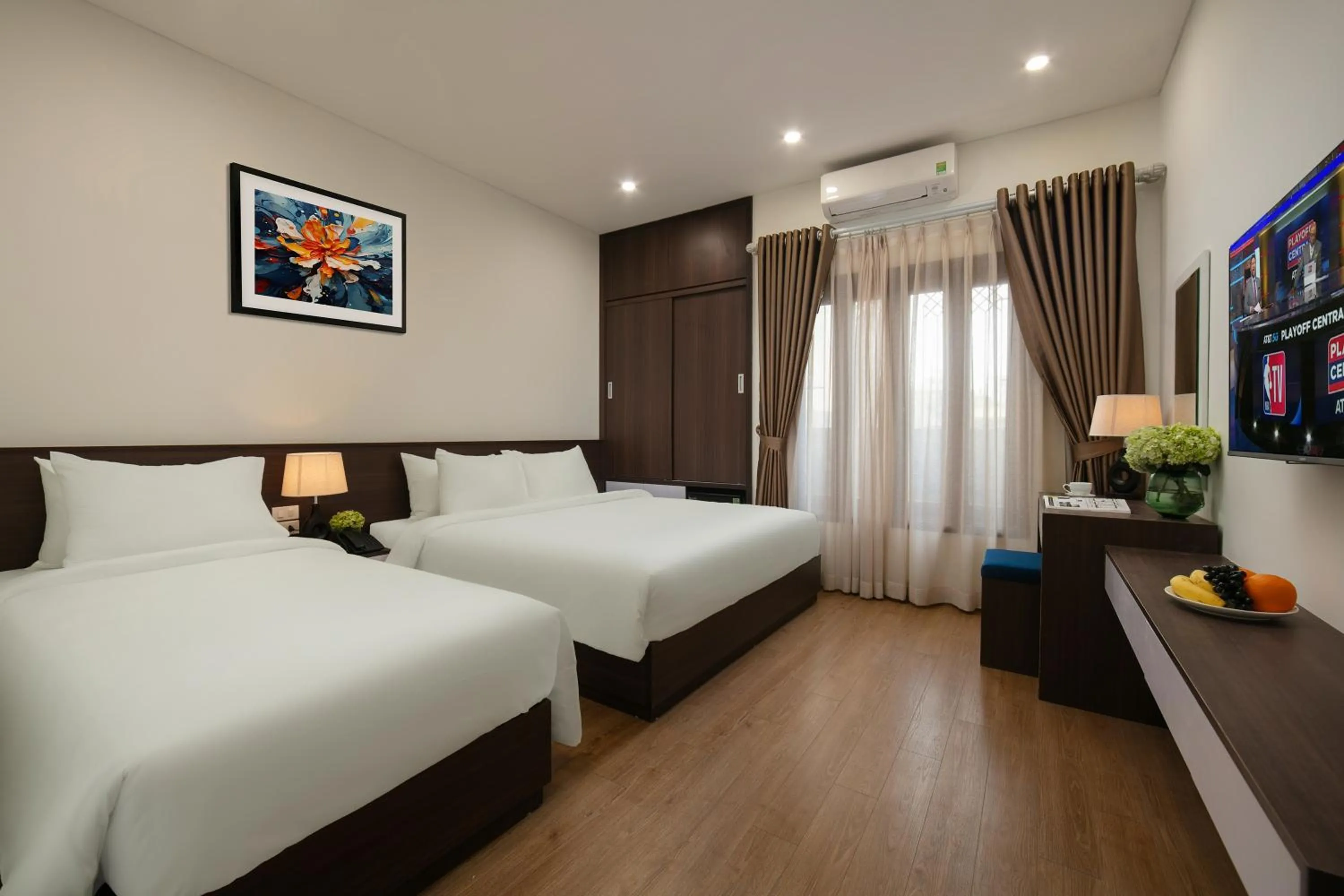 City view, Bed in Queen Cafe Hotel