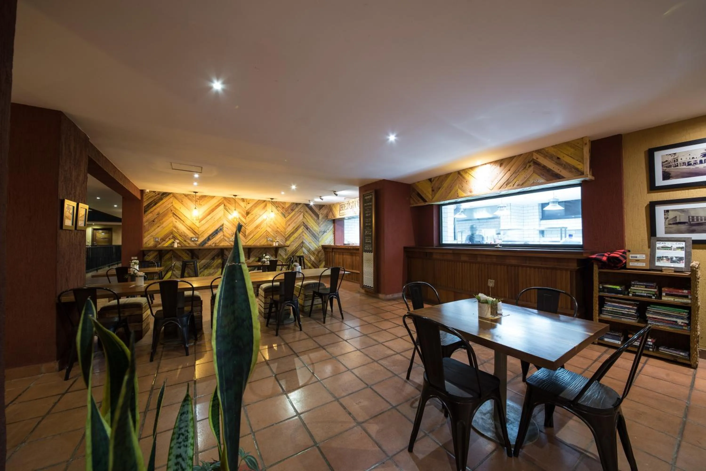 Restaurant/places to eat in Bukoto Heights Apartments