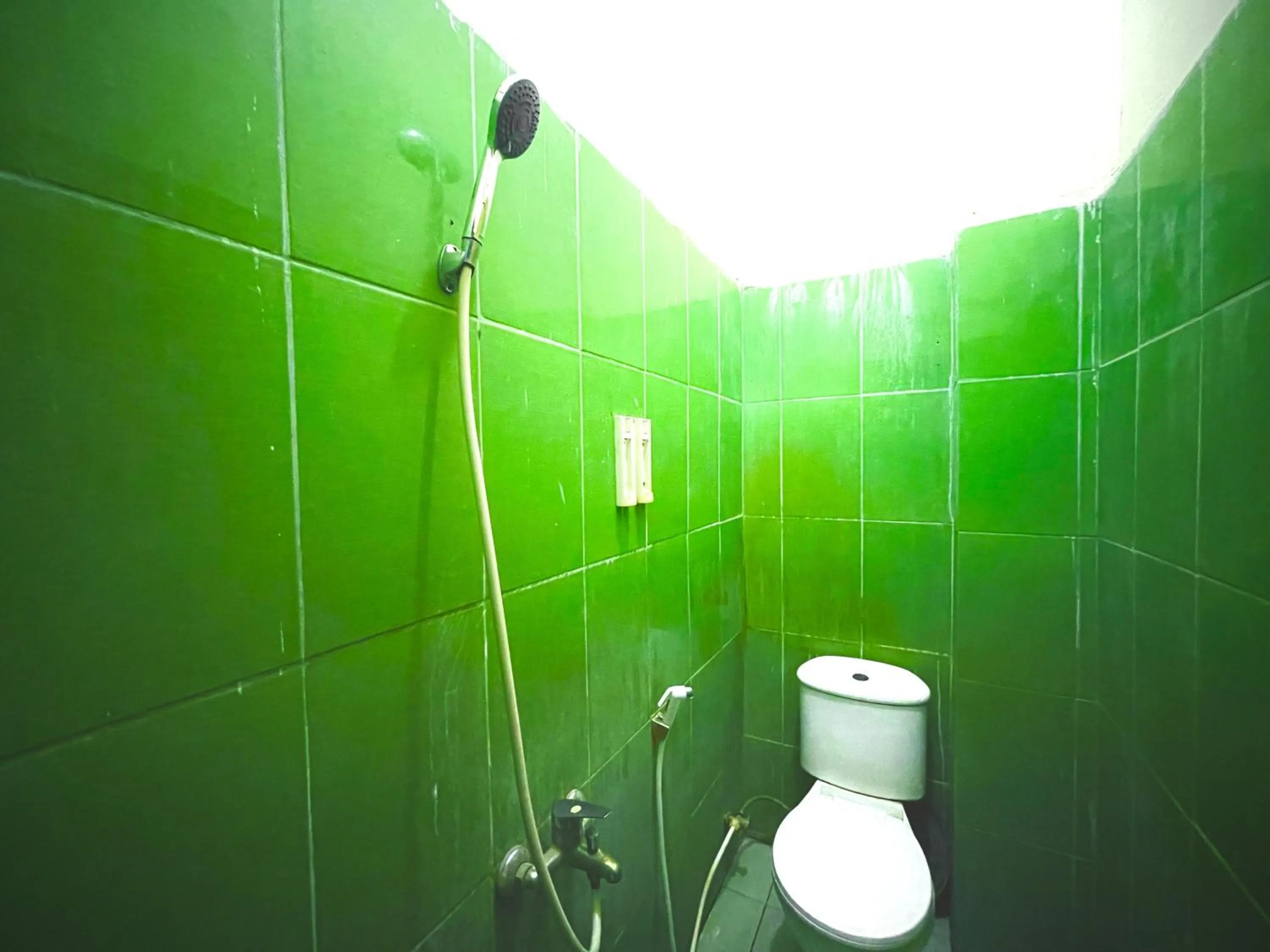 Shower in Faster Inn 2