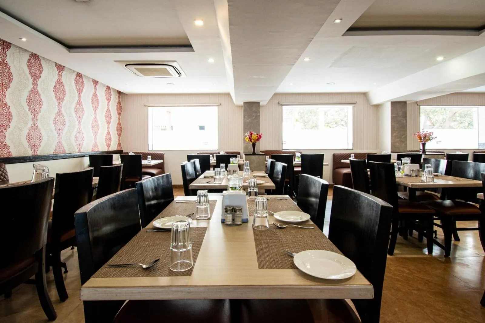 Restaurant/places to eat in Akshaya Aura