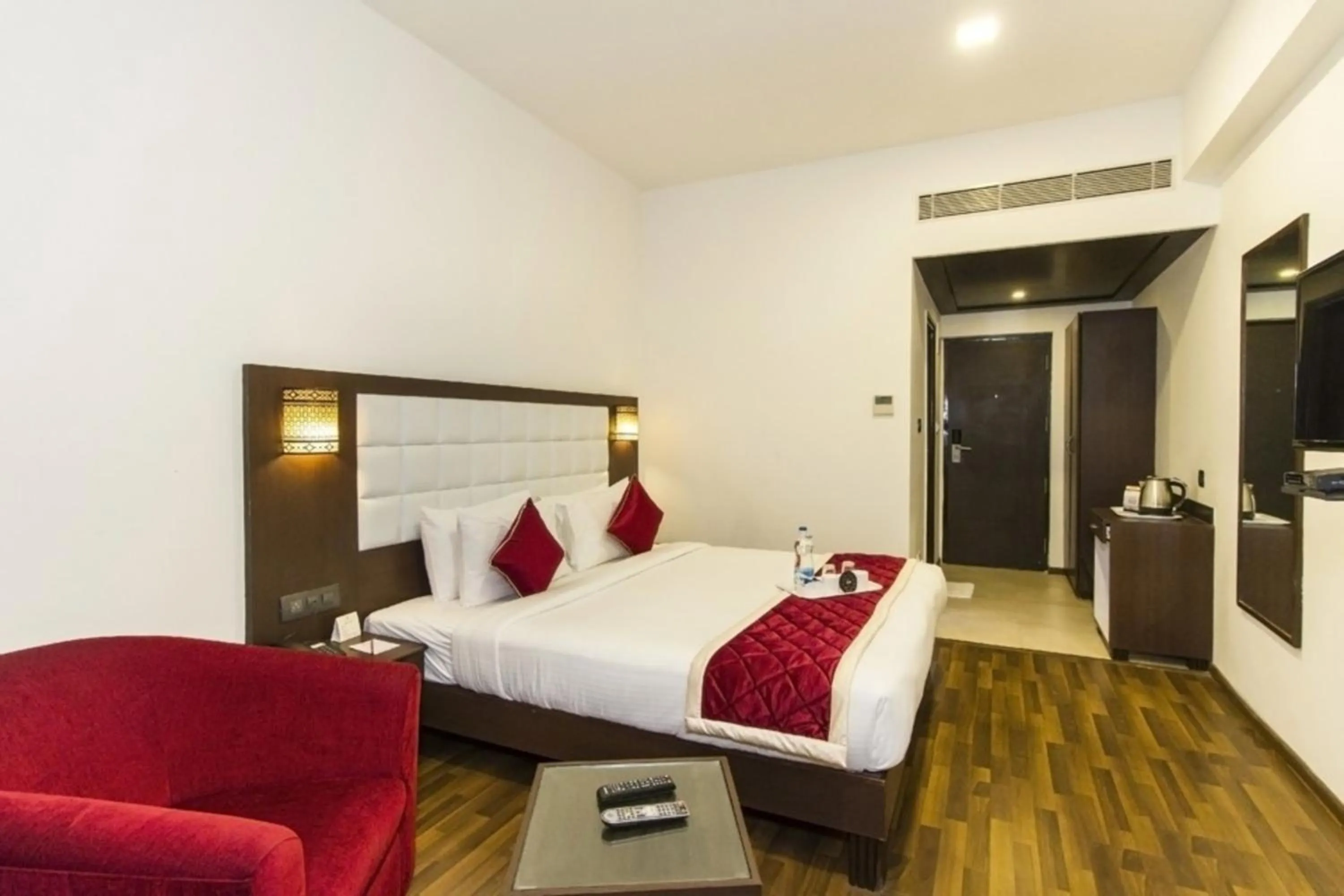 Photo of the whole room, Bed in Akshaya Aura