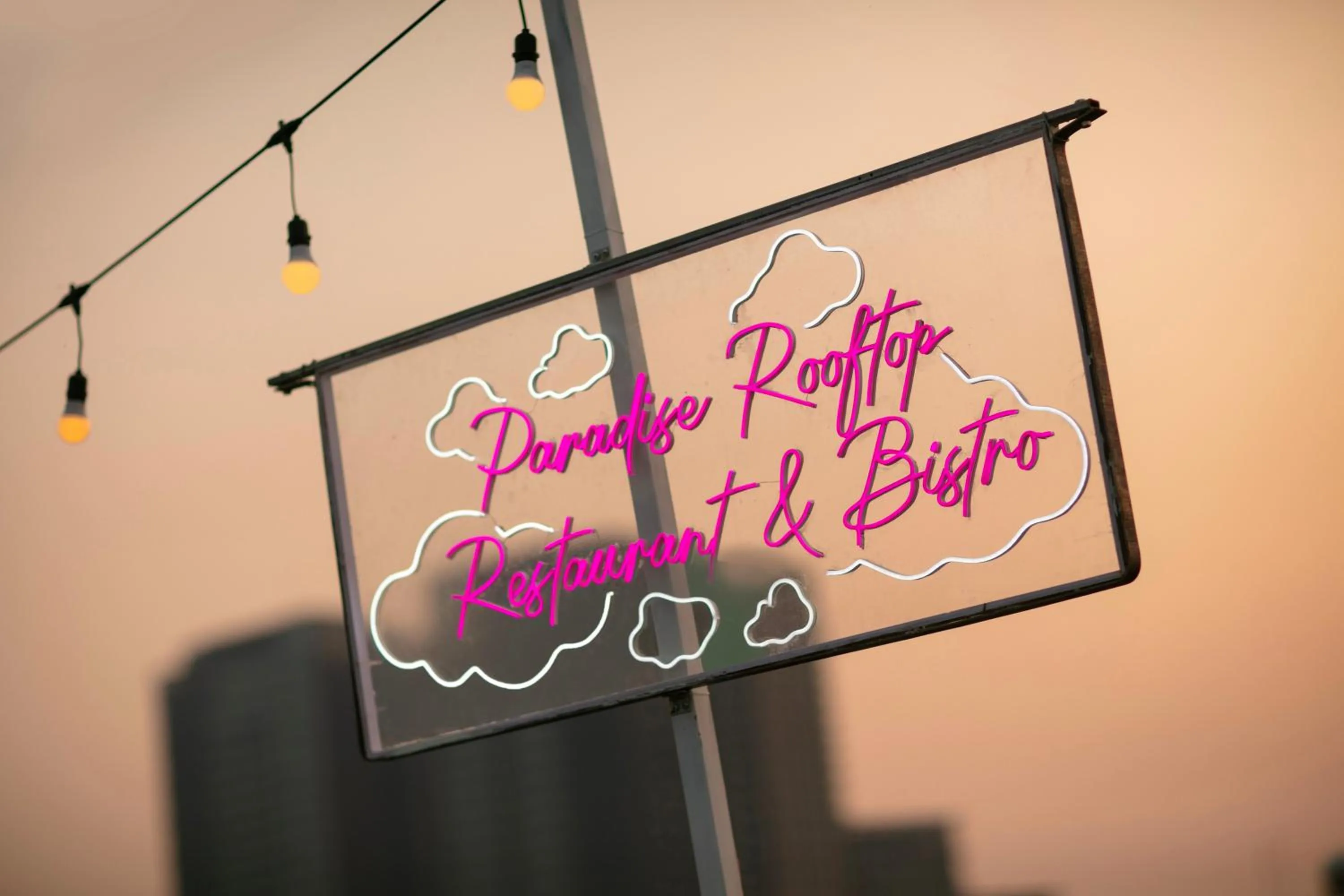 Restaurant/places to eat in Westlake Pearl Apartment - Hotel & Pearl Spa