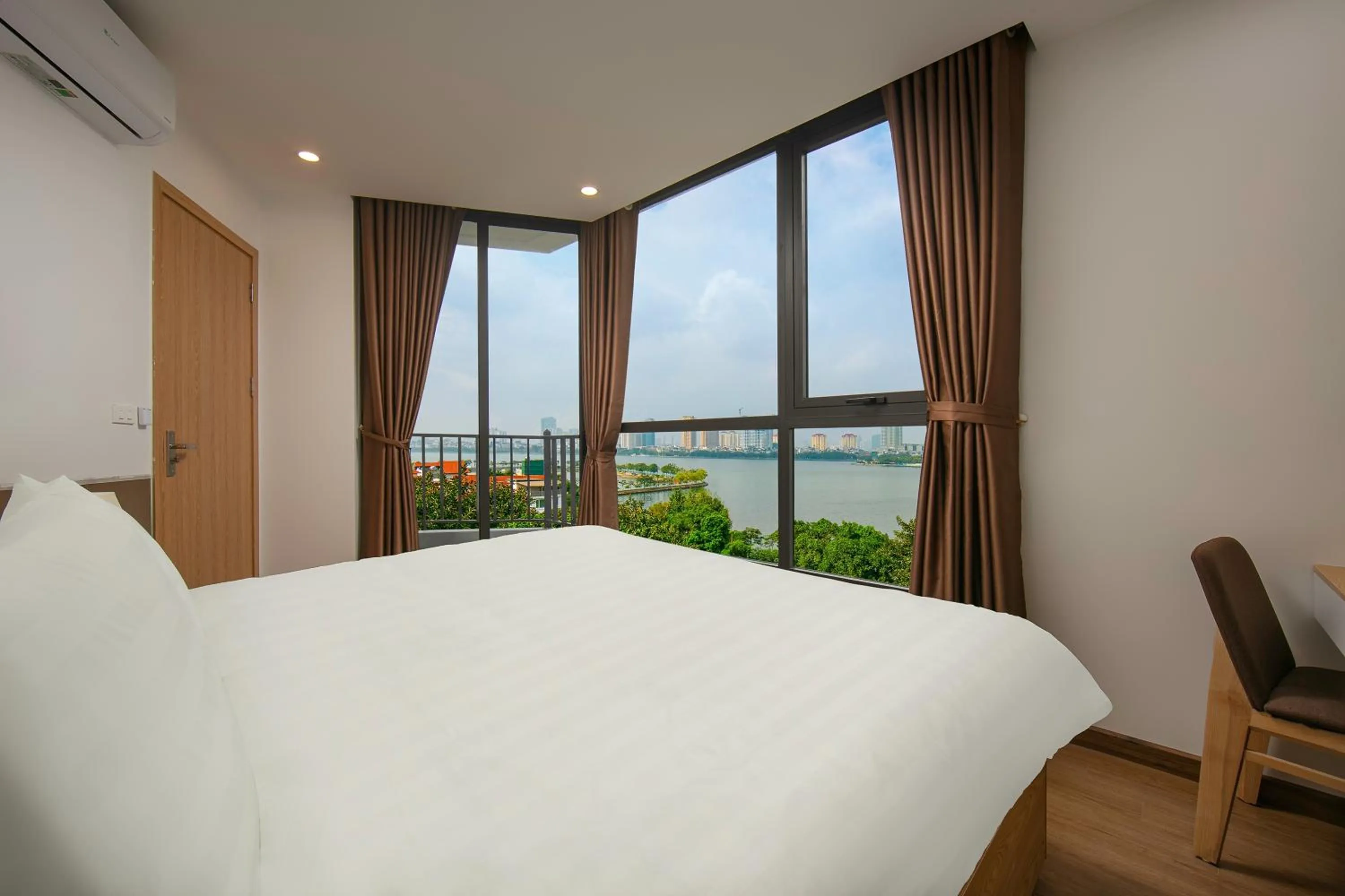 Bedroom, Bed in Westlake Pearl Apartment - Hotel & Pearl Spa