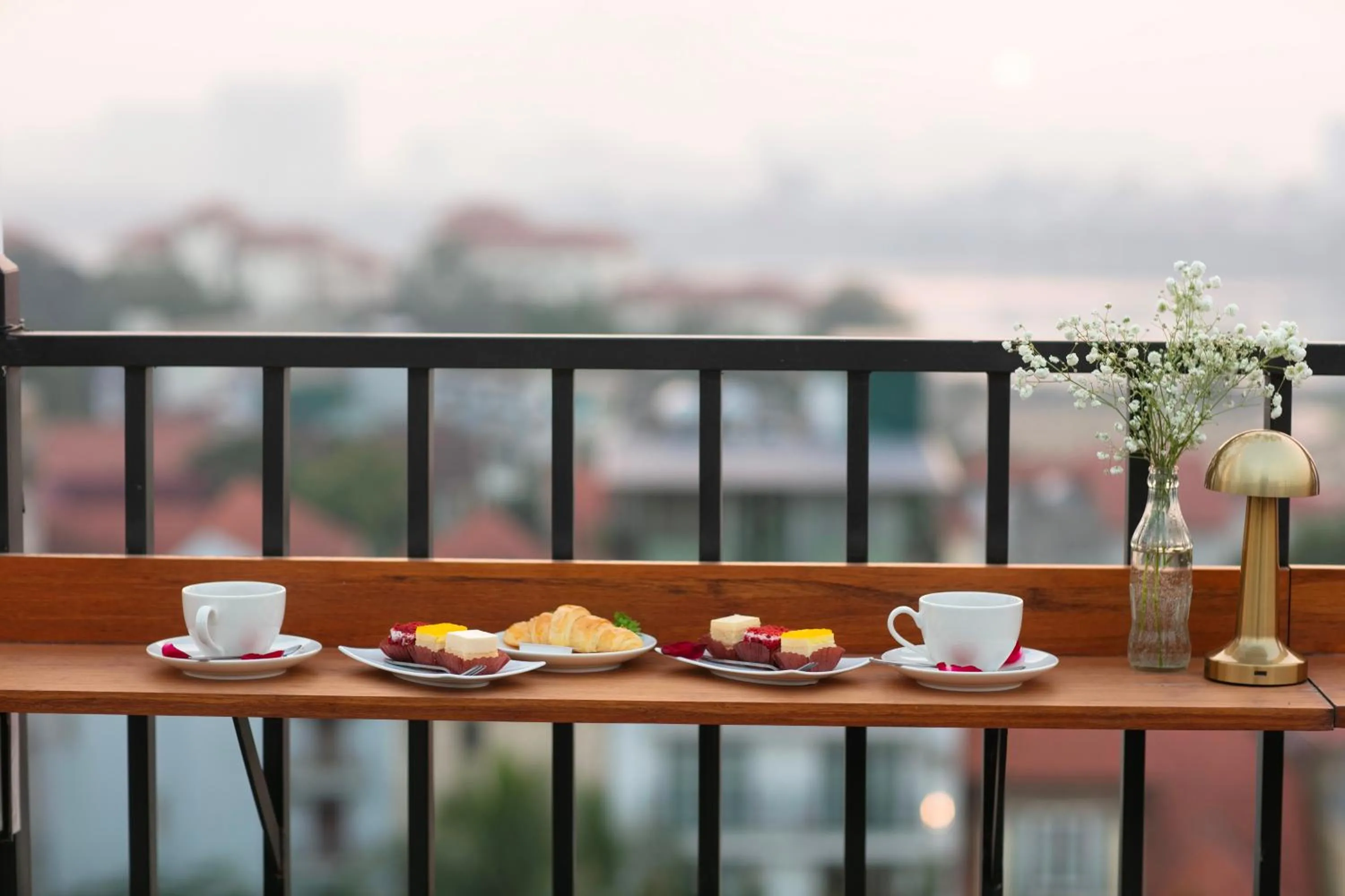 Restaurant/places to eat in Westlake Pearl Apartment - Hotel & Pearl Spa