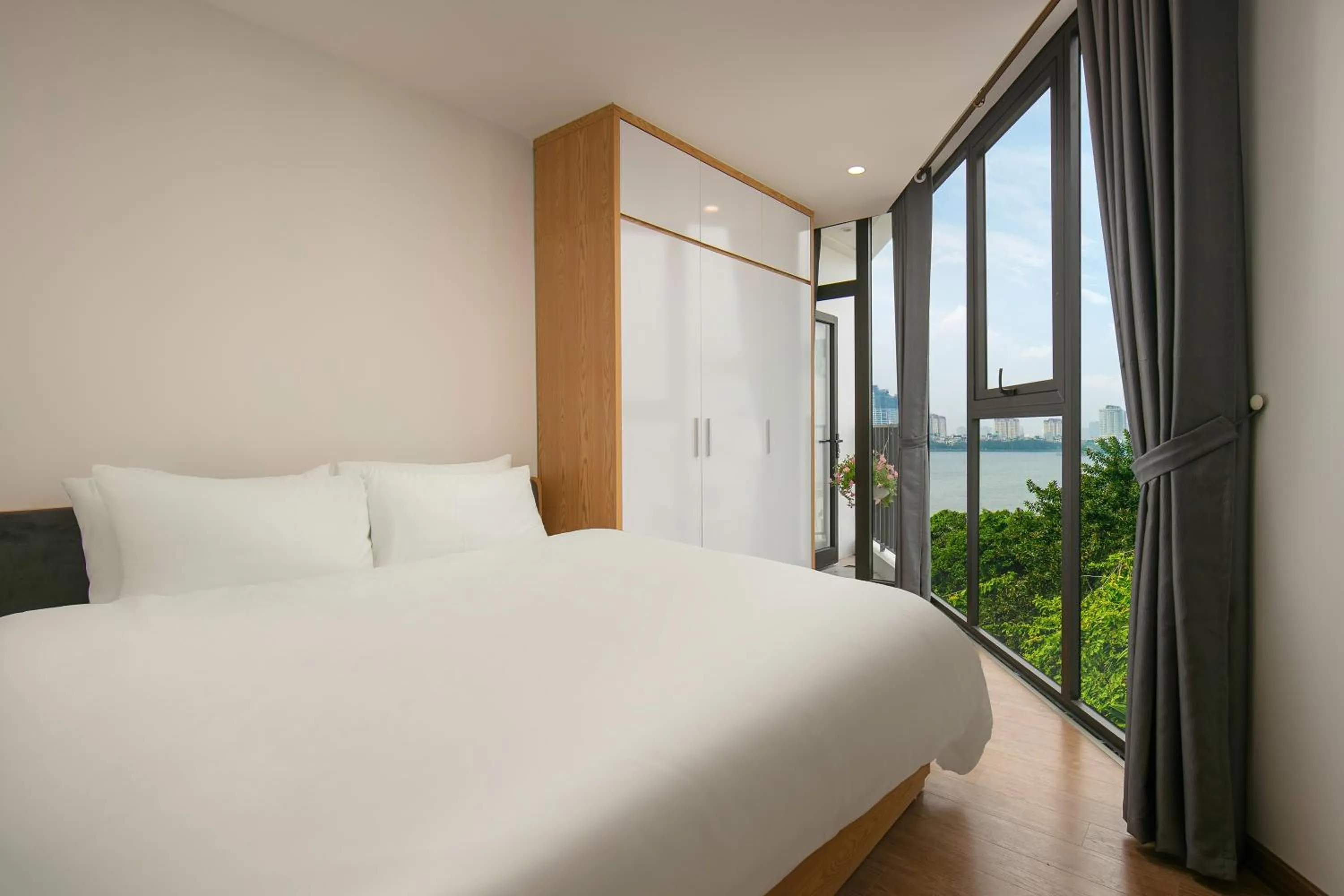 Bedroom, Bed in Westlake Pearl Apartment - Hotel & Pearl Spa