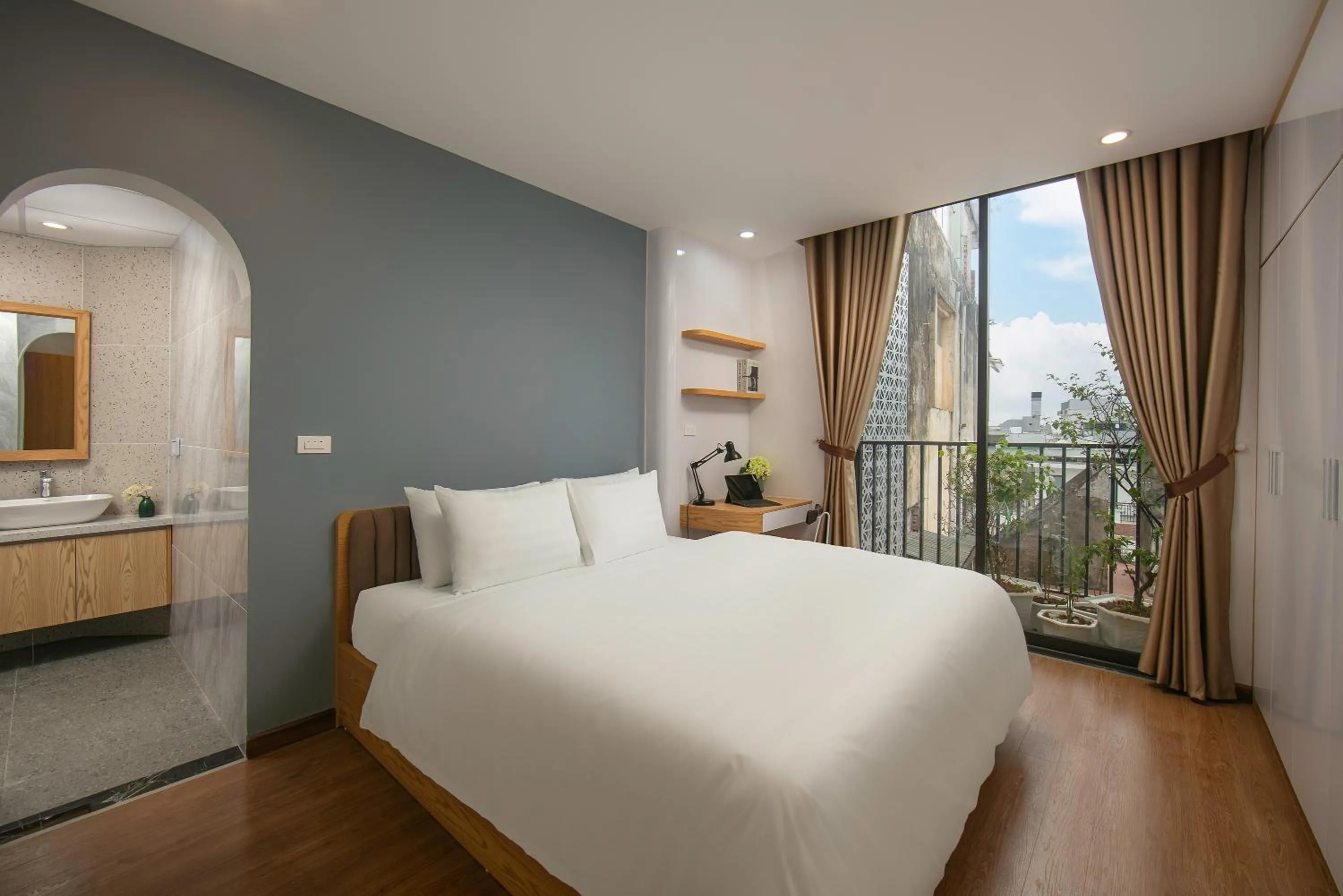 Bedroom, Bed in Westlake Pearl Apartment - Hotel & Pearl Spa